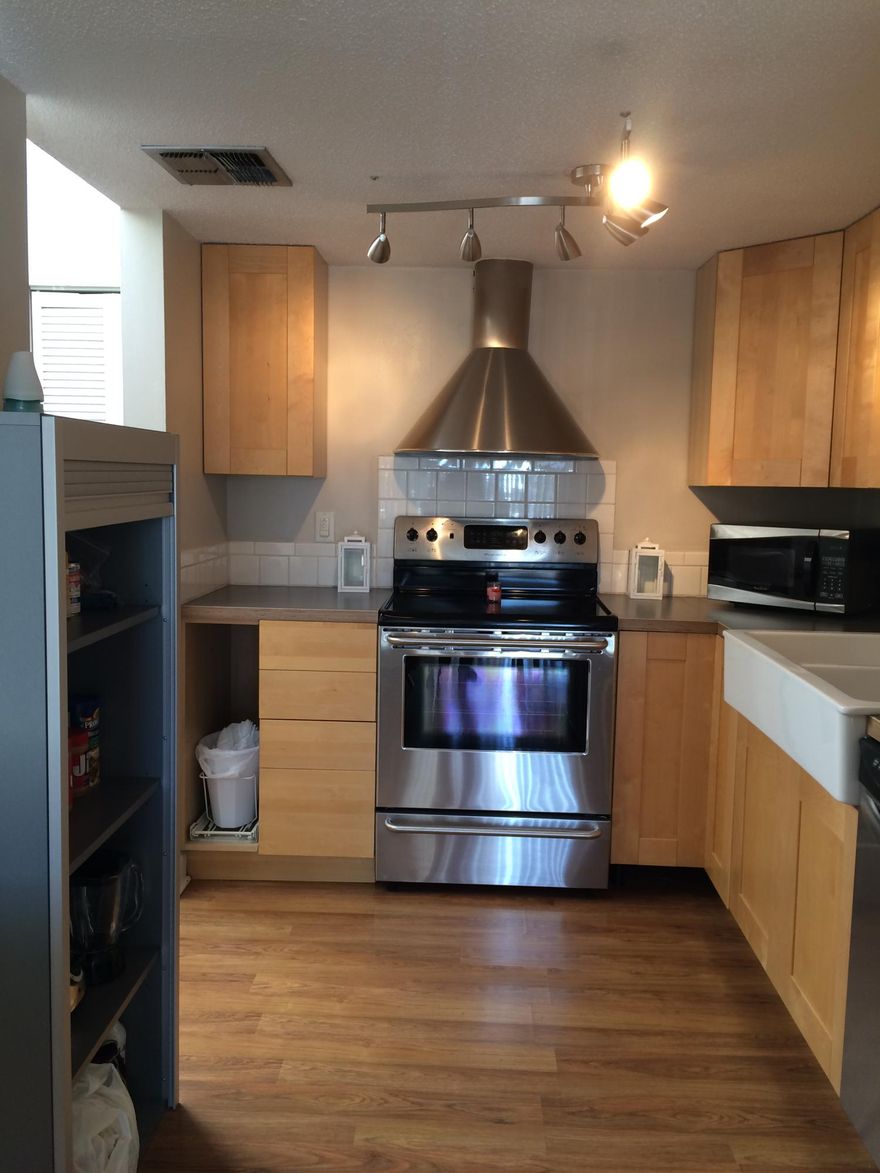 AVAILABLE 8-22-2016 Great waterfront complex with pool, sauna, tennis, and laundry facilities. This is an upstairs unit with open kitchen, updated cabinets, stainless appliances, wood laminate flooring throughout, and tile in bath. Water, sewer, and garbage are included in your monthly rent. Very convenient to base, shopping and amenities. NO PETS and no indoor smoking.