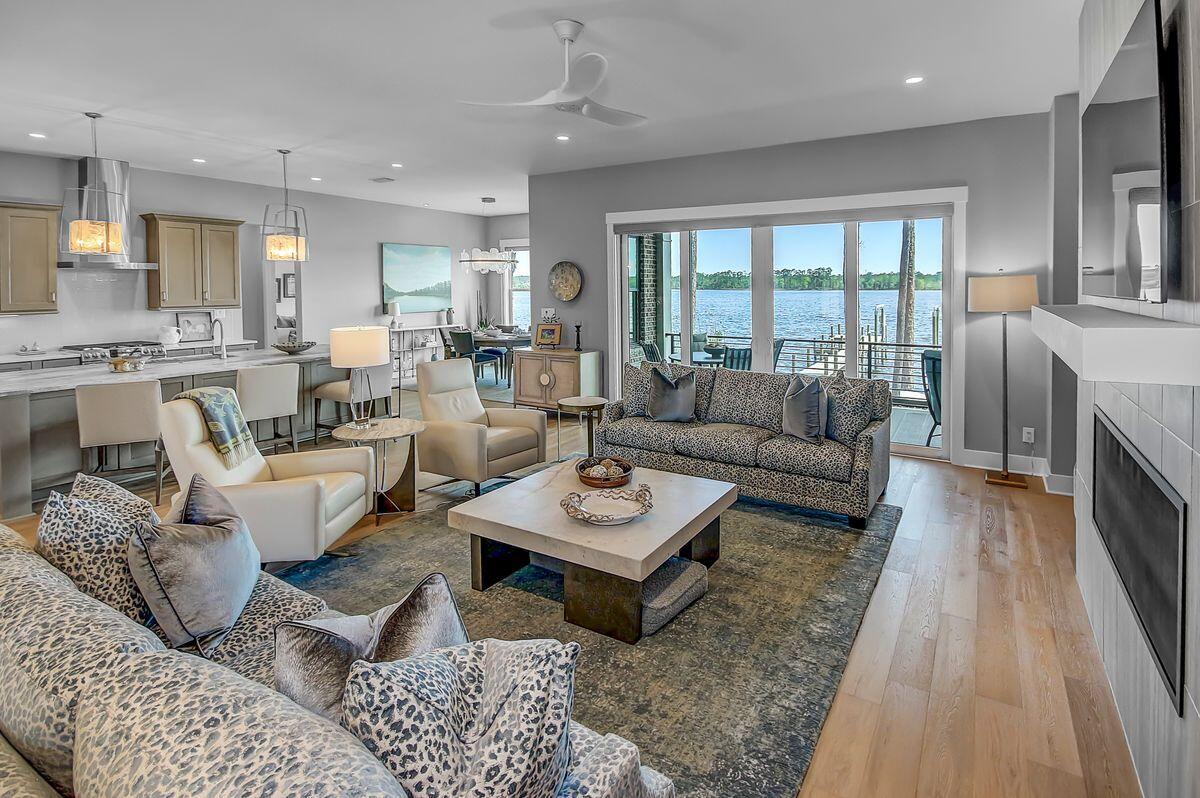 WATER'S EDGE - Residential