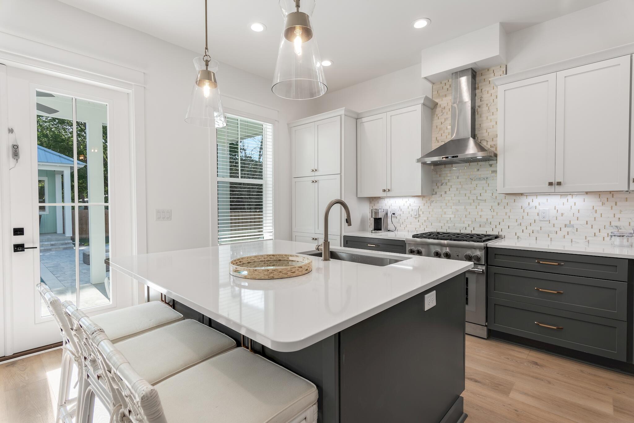 GULF SHORE MANOR - Residential