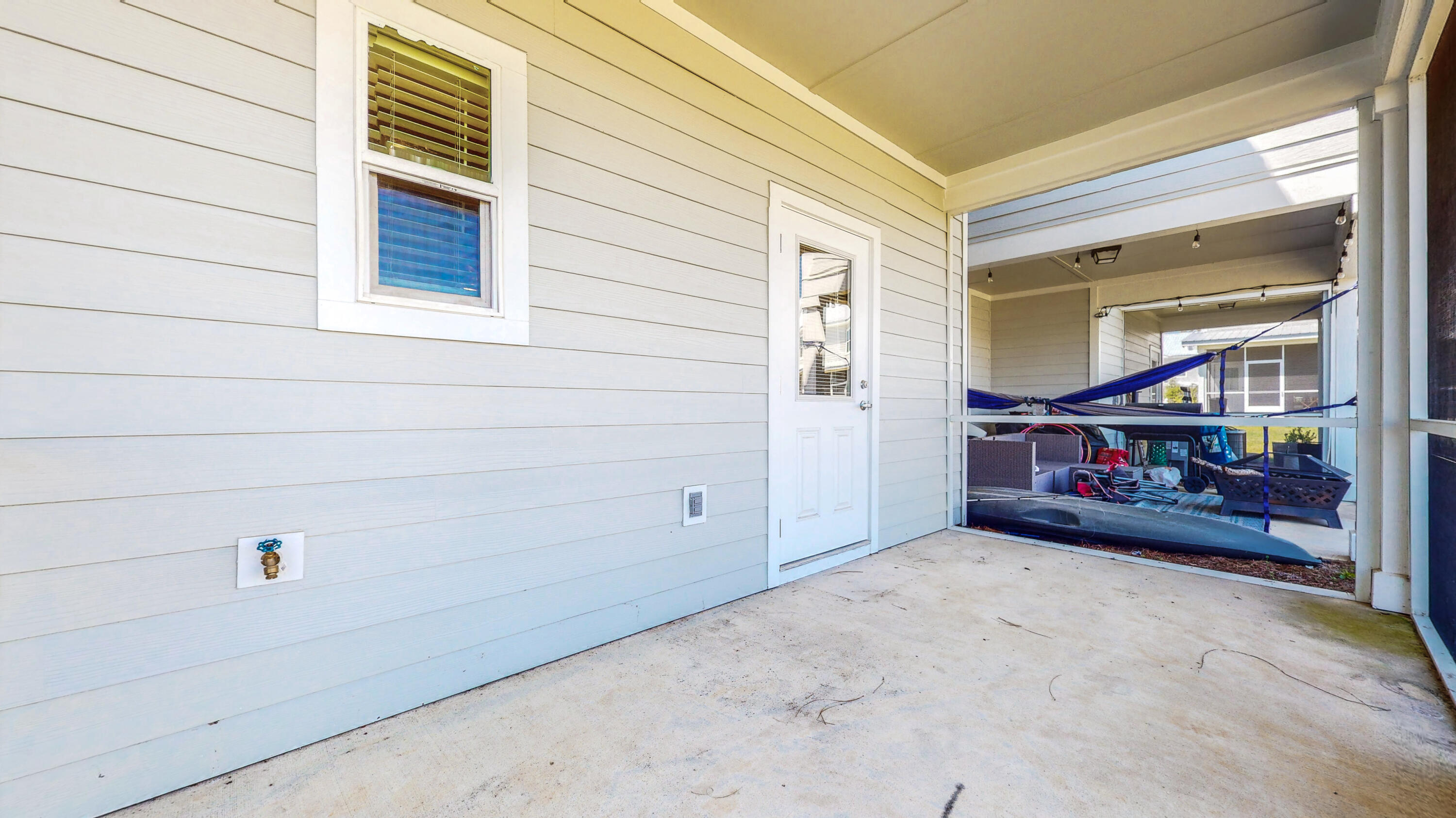 VERANDAS OF FREEPORT, THE - Residential Lease