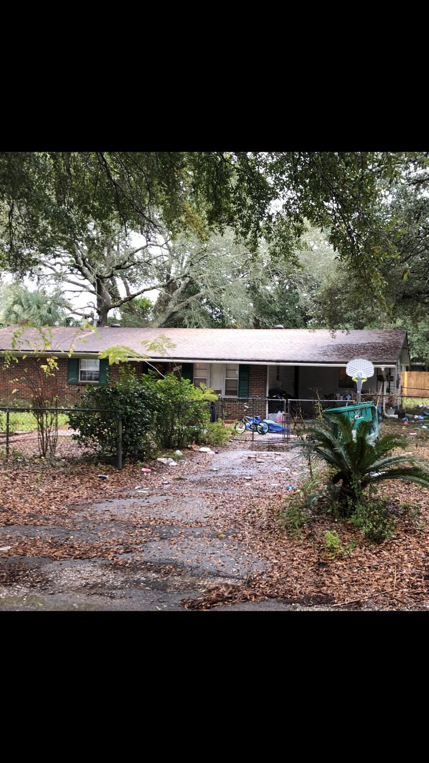 NICEVILLE HOME PRIICED TO SELL!!!! Perfect starter home in a great area with a great yard for kids to be entertained. Home is located in a great school district and is walking distance from Northwest Florida state college and Mattie Kelly Arts Center.