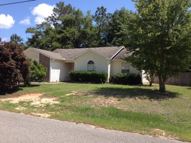 Cute home in south Crestview, conveniently located to all main roads in and out of Crestview, military bases, shopping, dining and more. Will be available for move-in the last week of June.