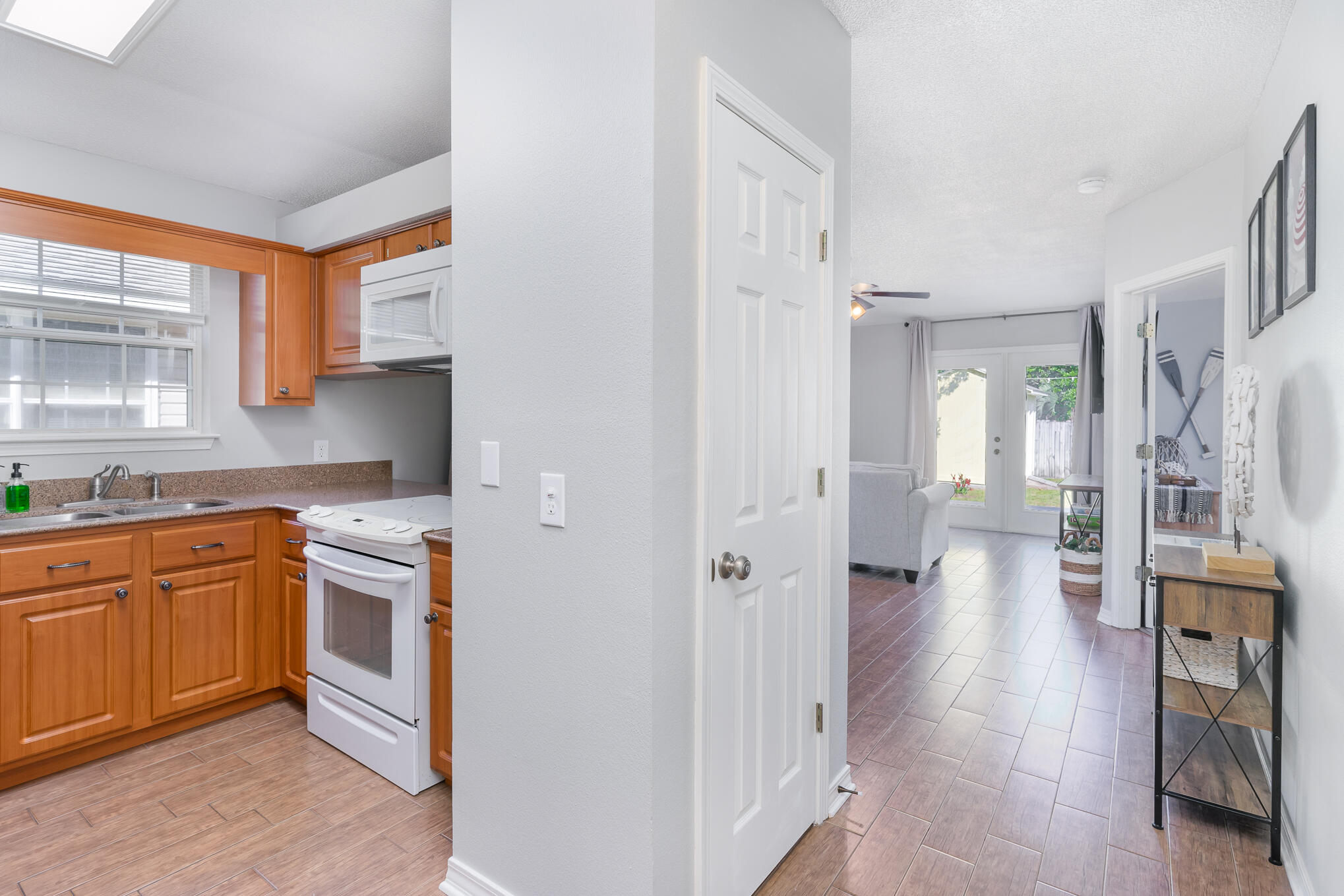 LIGHTHOUSE POINTE - Residential