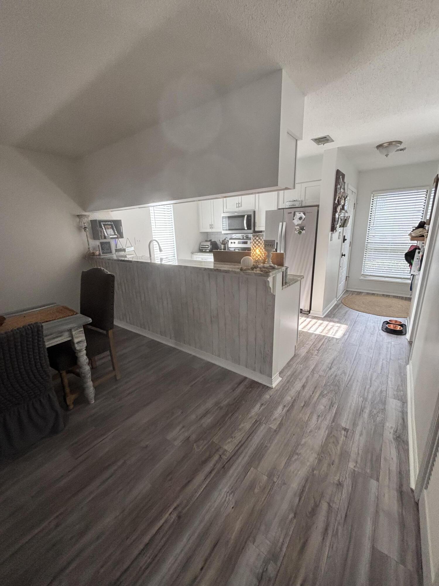 MAGNOLIA BAY CLUB - Residential Lease