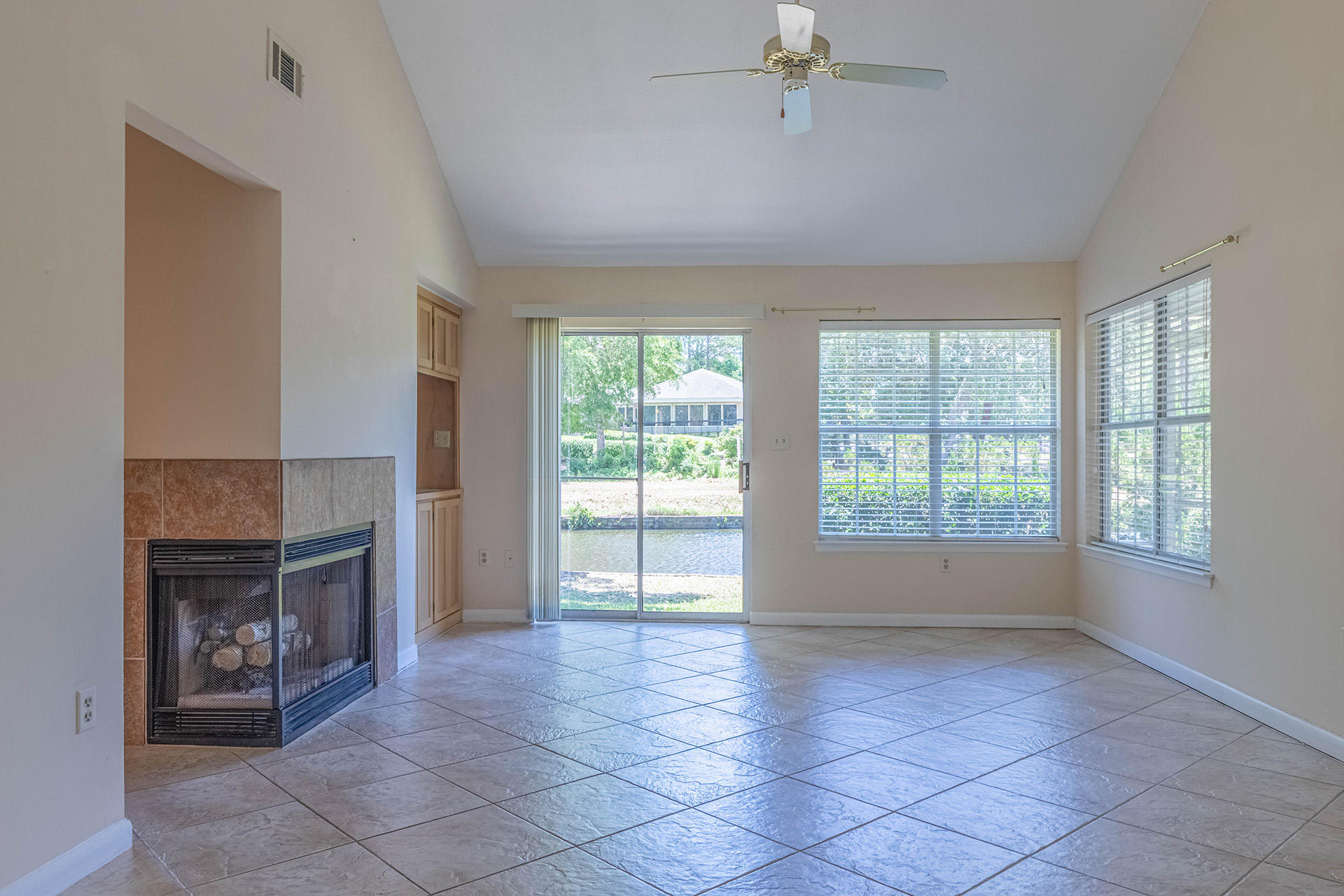 FAIRWAY LAKES PH 1 - Residential