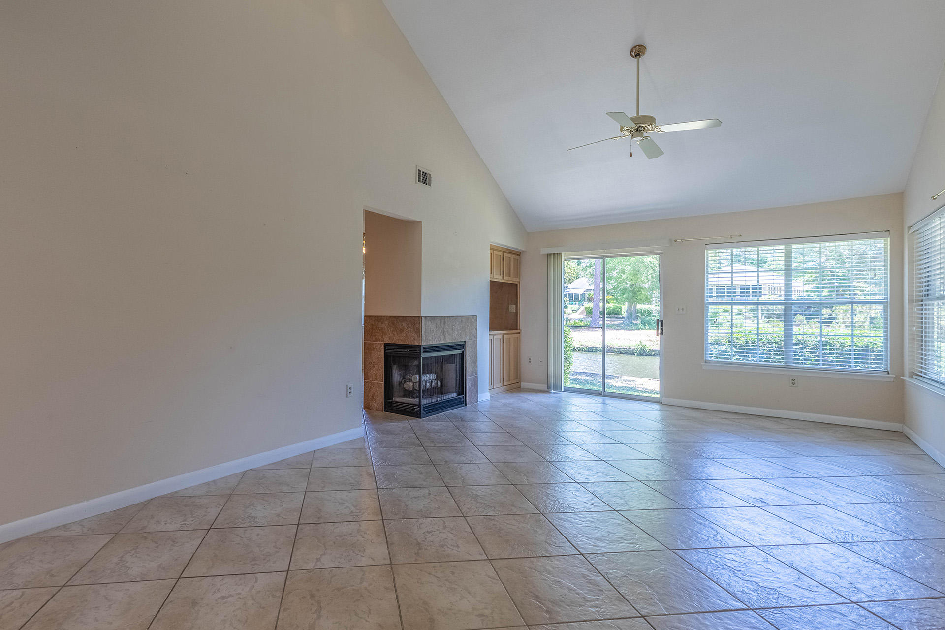 FAIRWAY LAKES PH 1 - Residential