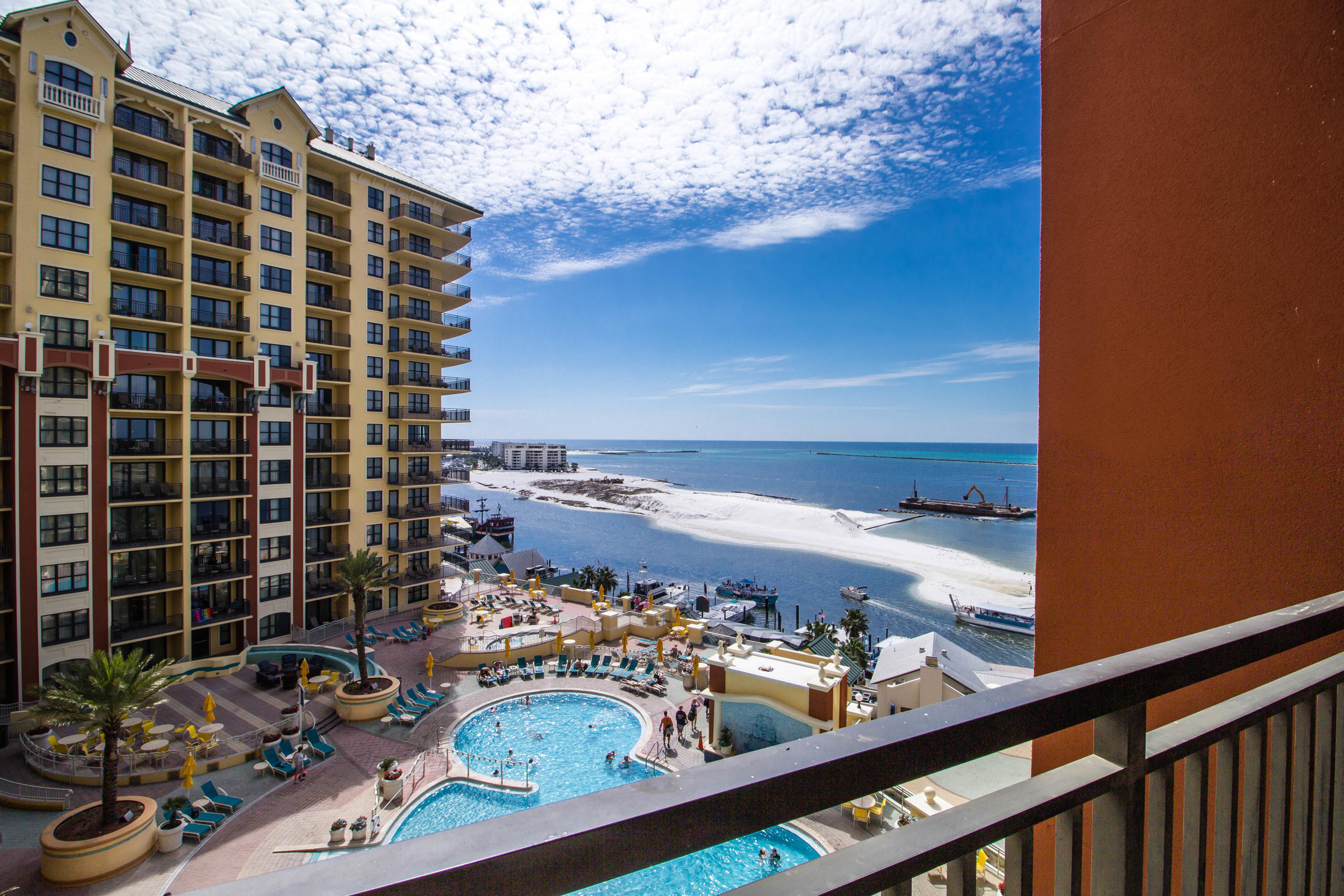 EMERALD GRANDE - Residential