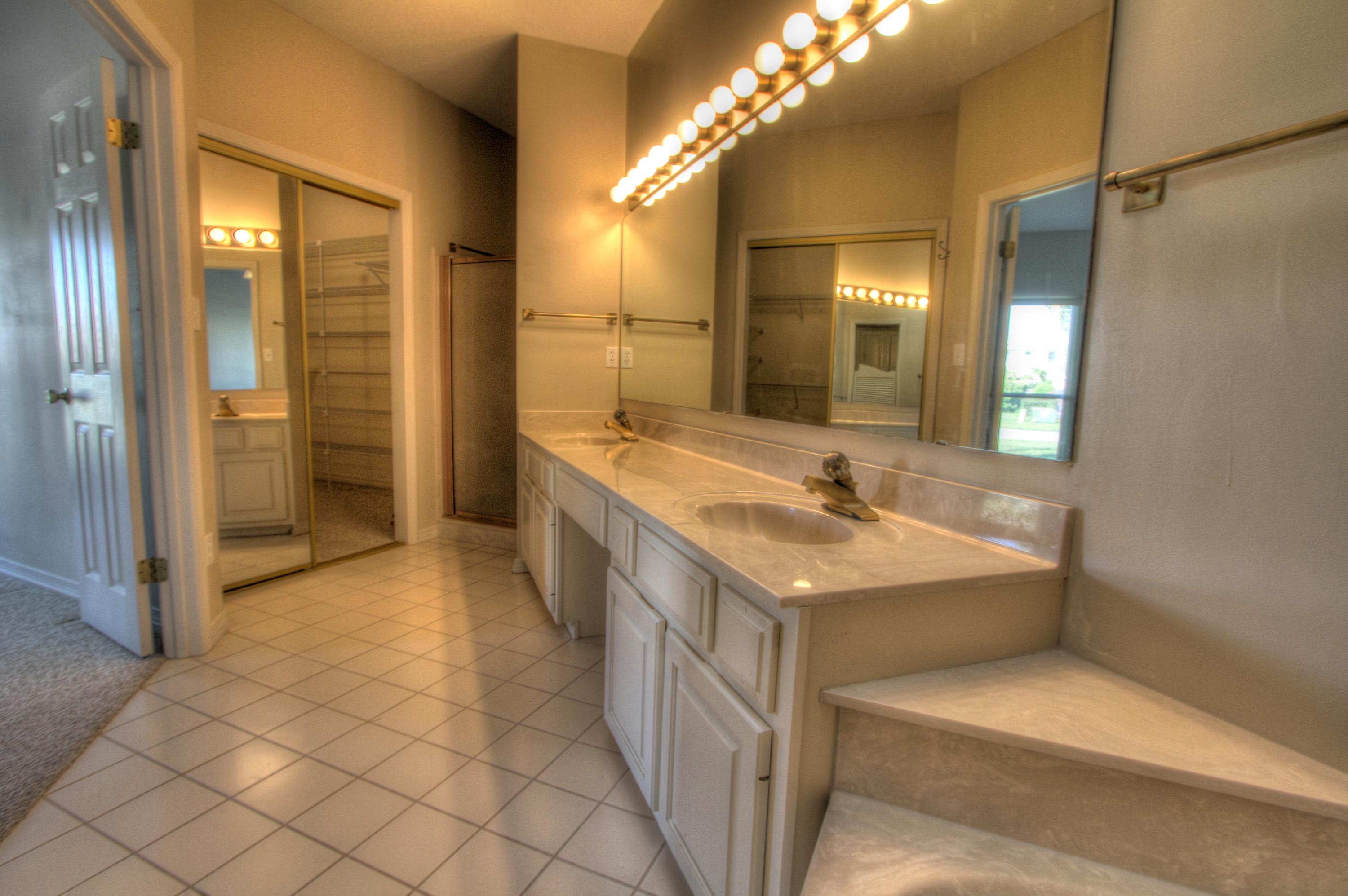 EMERALD BREEZE ESTATES - Residential