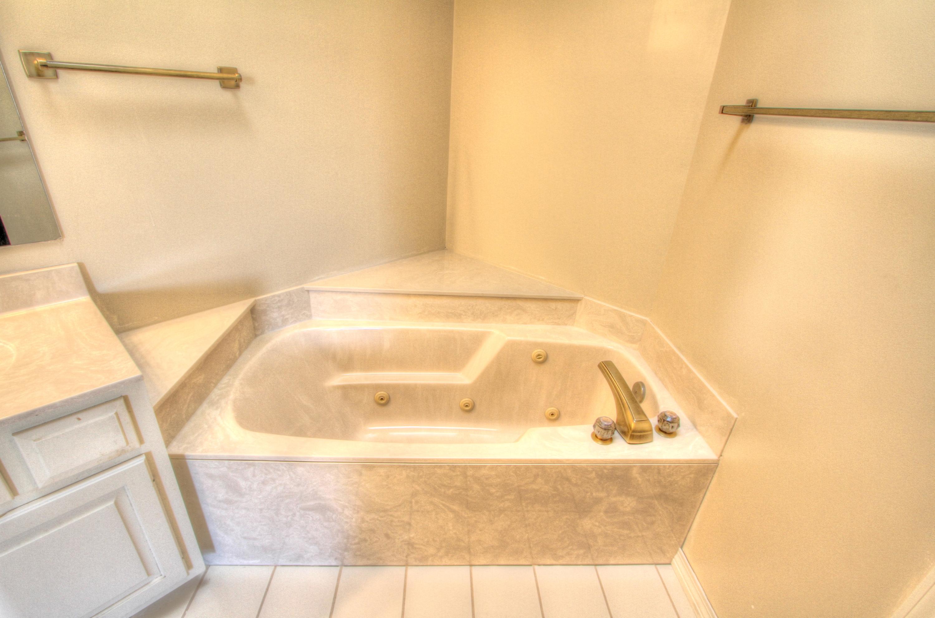 EMERALD BREEZE ESTATES - Residential