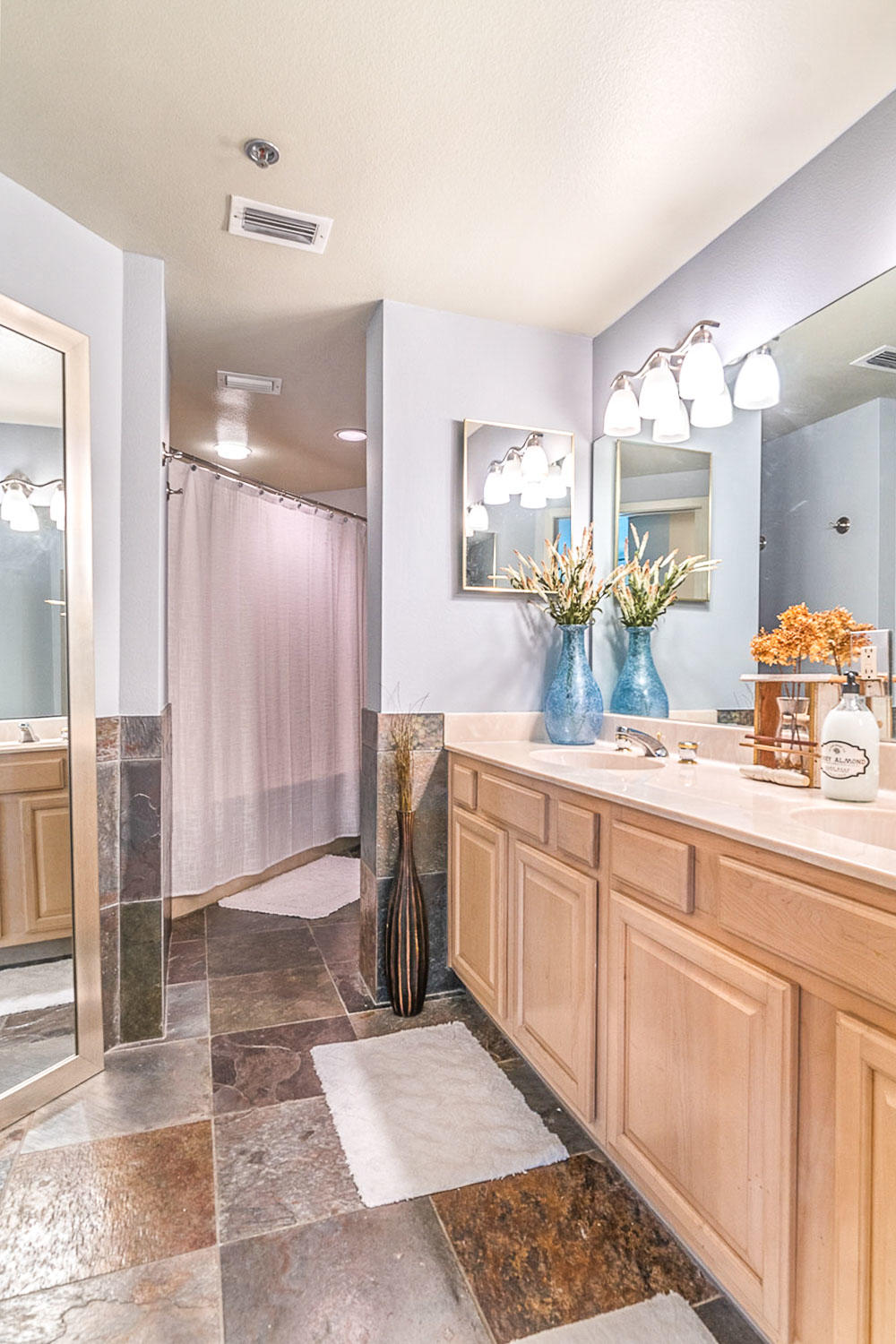 EAST PASS TOWERS CONDO PH 2 - Residential