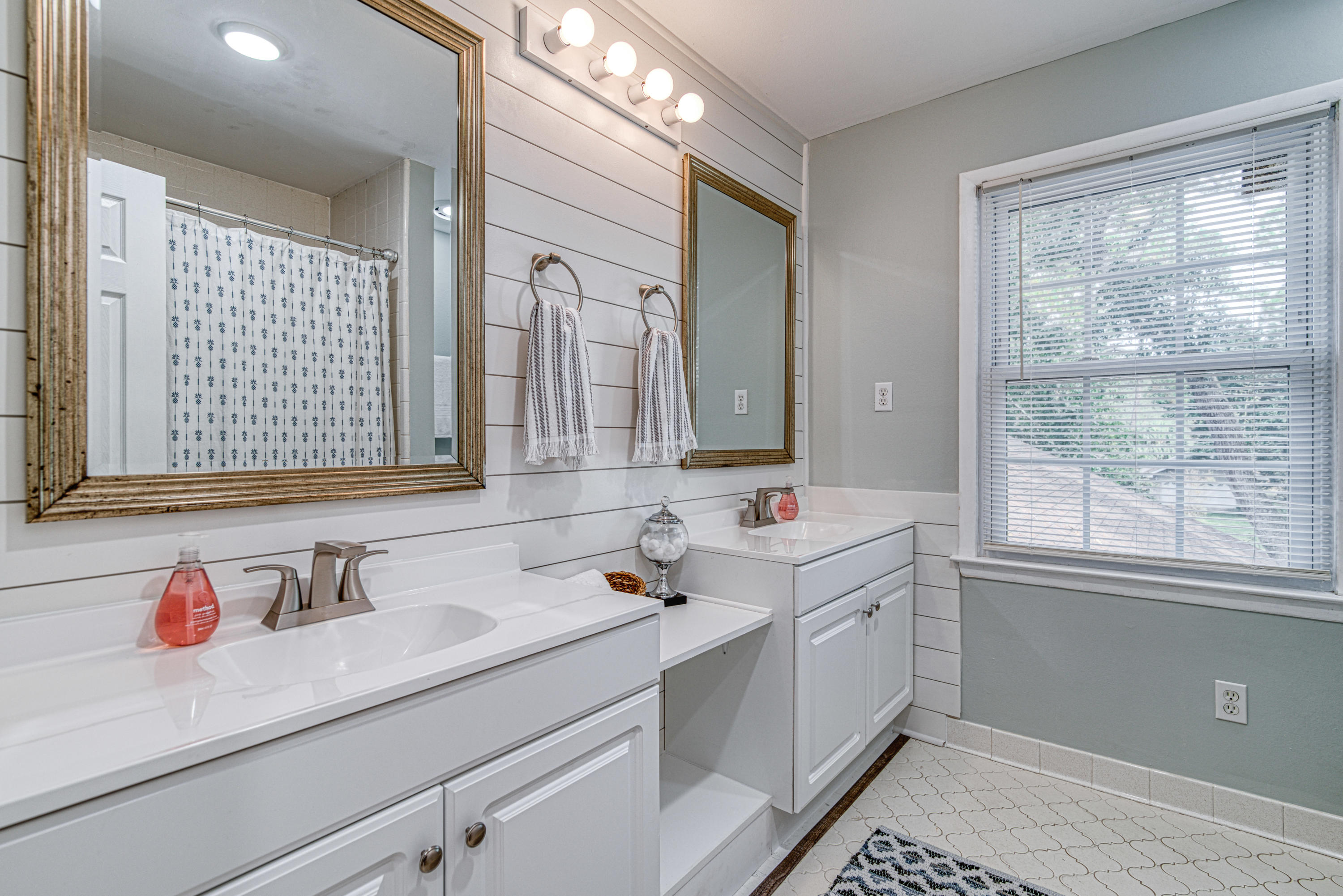 VILLA RUSS PARK - Residential