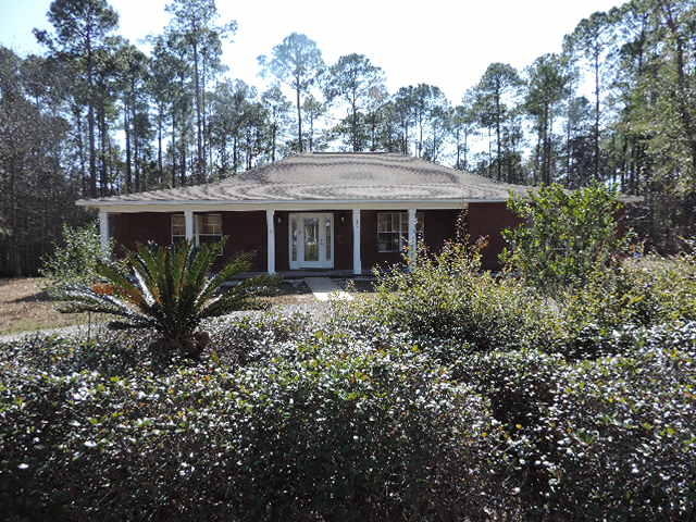 Wow, what an awesome 4 bedroom 2.5 bath brick home on half an acre! Great floorplan with vaulted ceilings, tile flooring, fireplace, brand new stainless appliances and fresh paint. Great big fenced back yard with mature trees. Purchase this property for as little as 5% down! Check with a HomePath lender to determine loan limits specific to this property. Close by May 31, 2014 and request up to 3.5% of the final sales price to be used as closing cost assistance! Click HomePath.com for details or ask me. Restrictions apply.