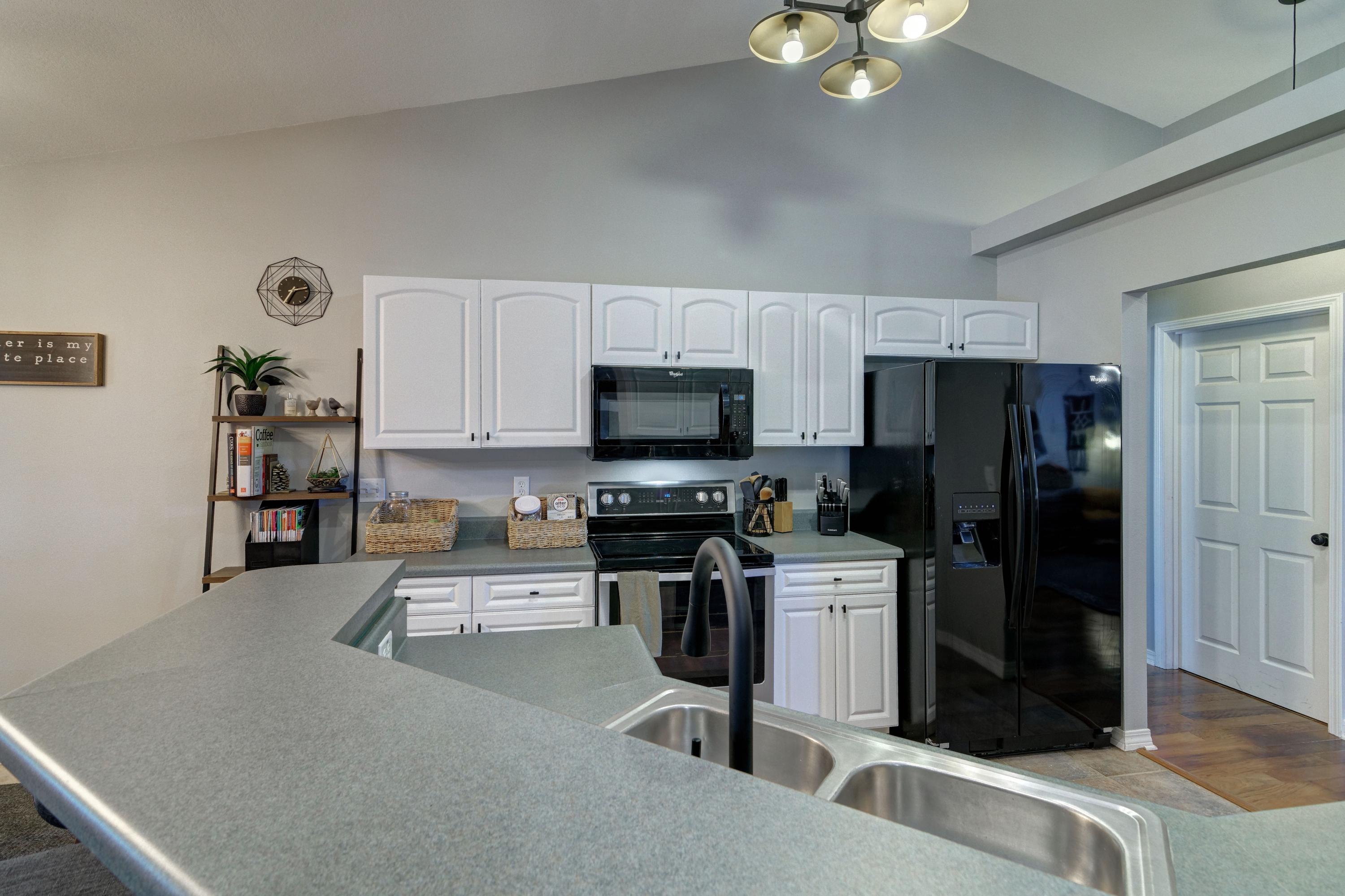 HICKORY SHORES - Residential