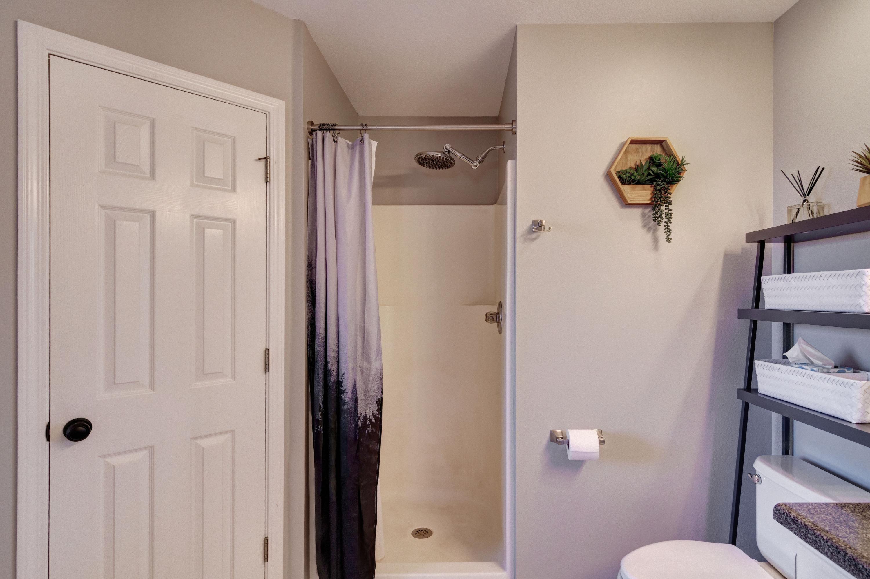 HICKORY SHORES - Residential