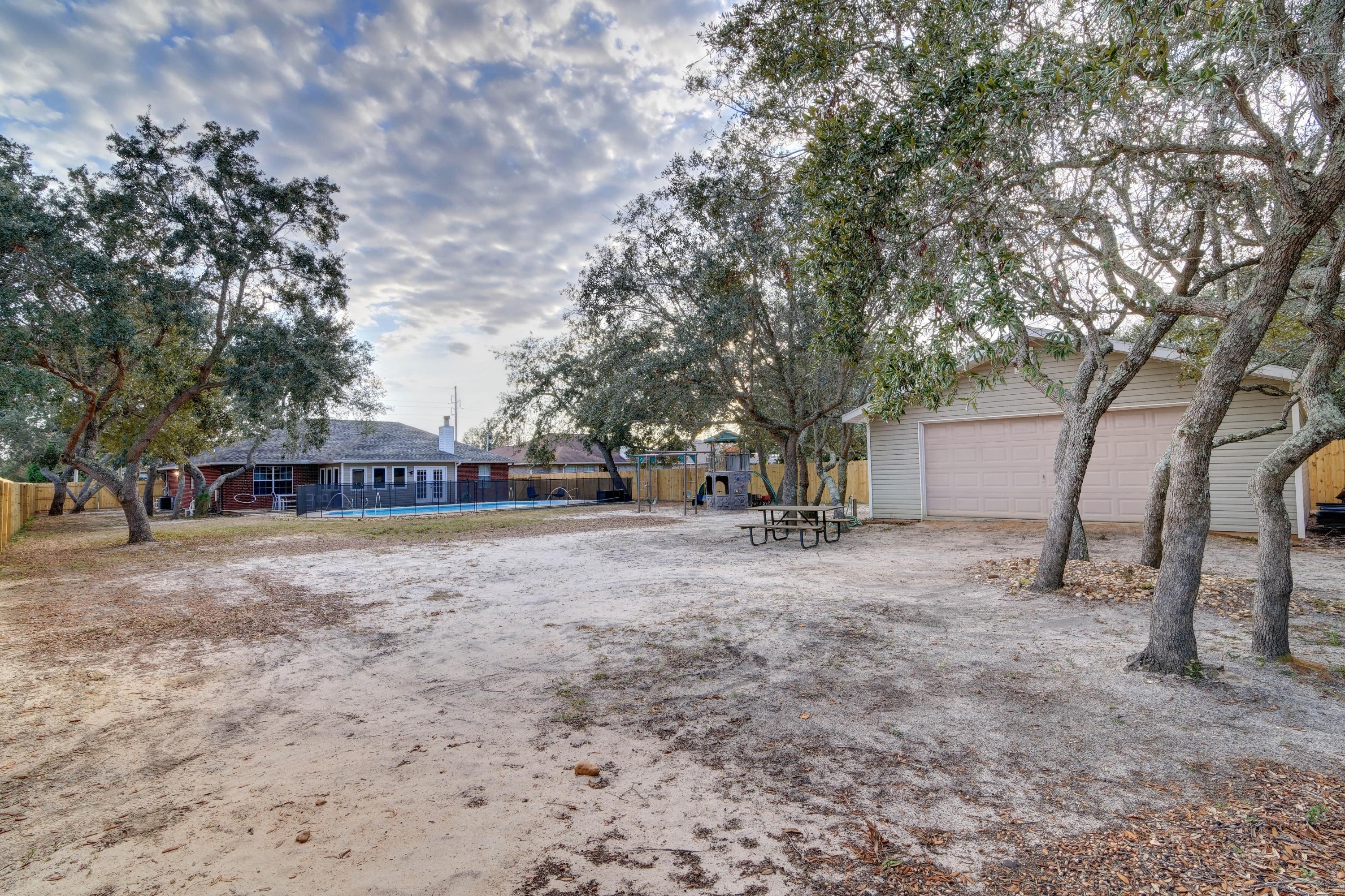 HICKORY SHORES - Residential