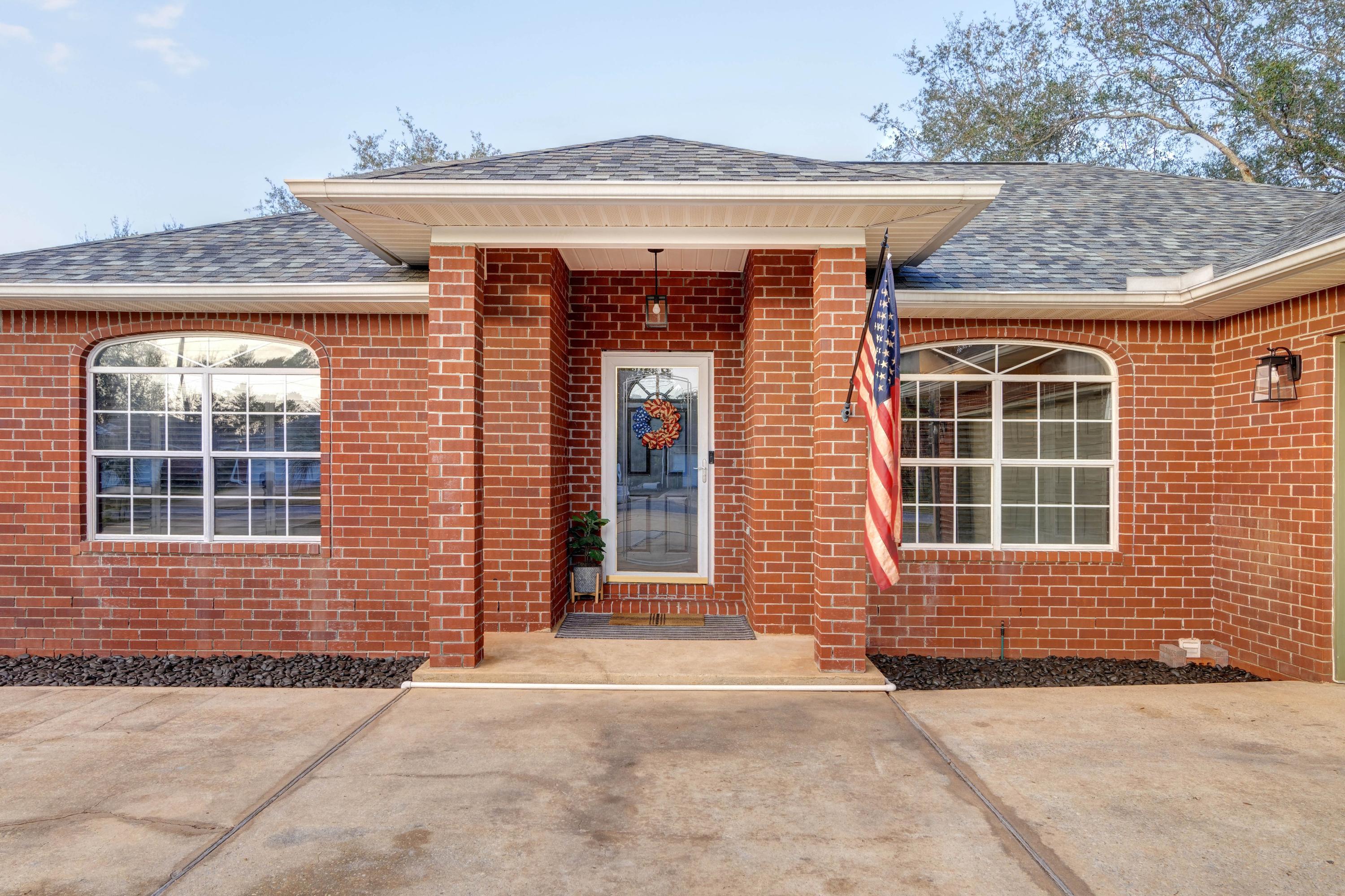 HICKORY SHORES - Residential