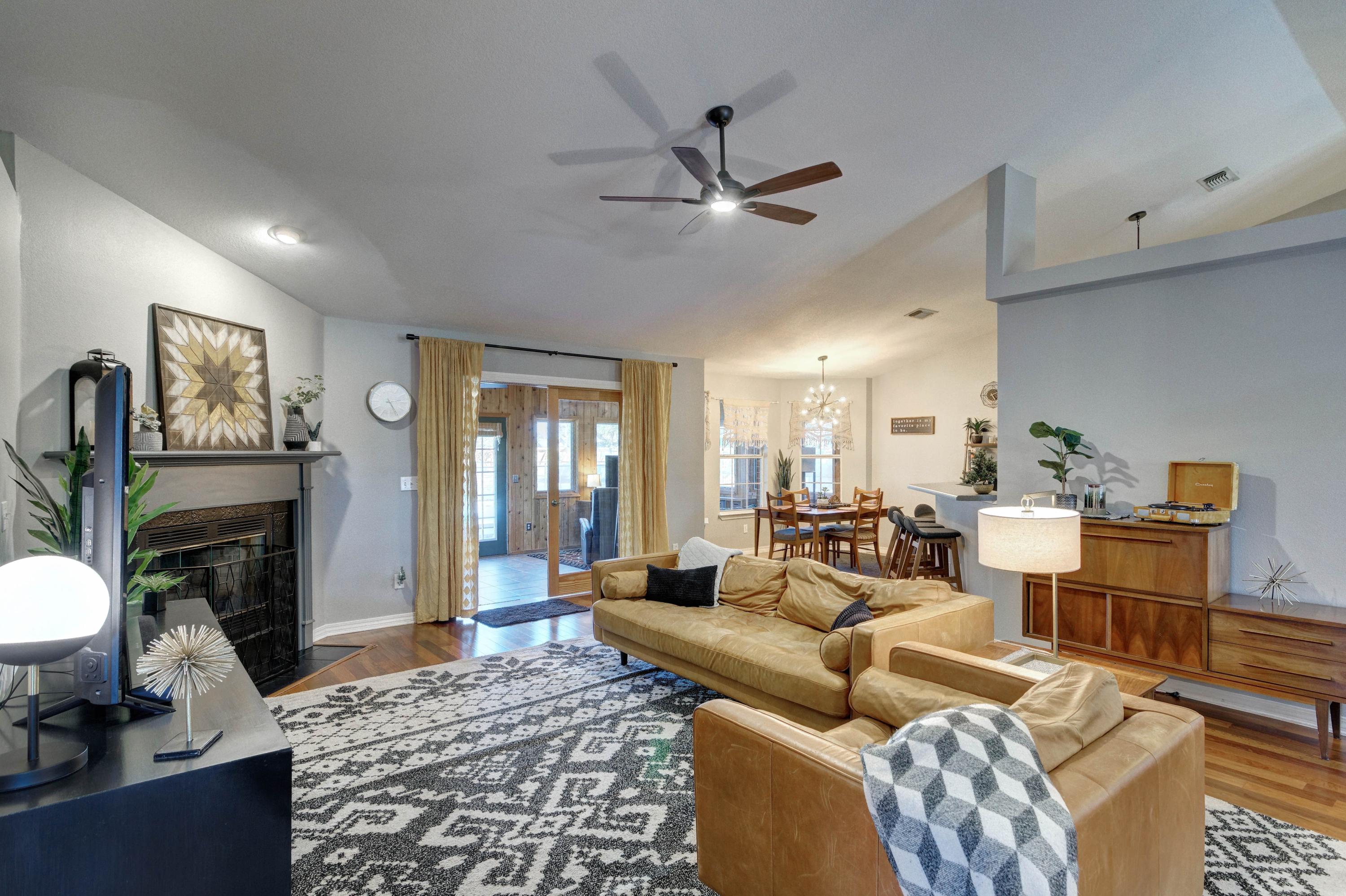 HICKORY SHORES - Residential