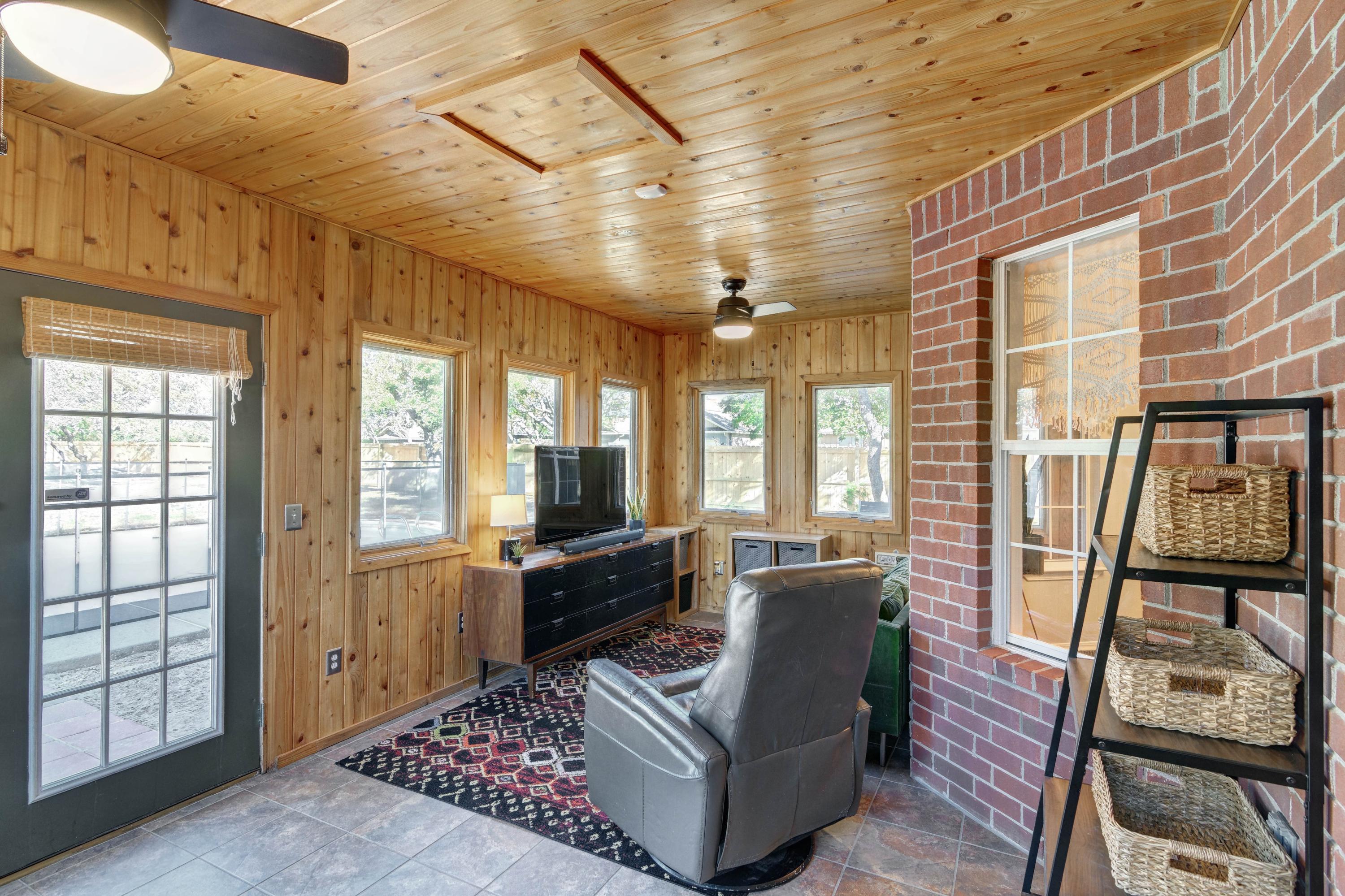 HICKORY SHORES - Residential