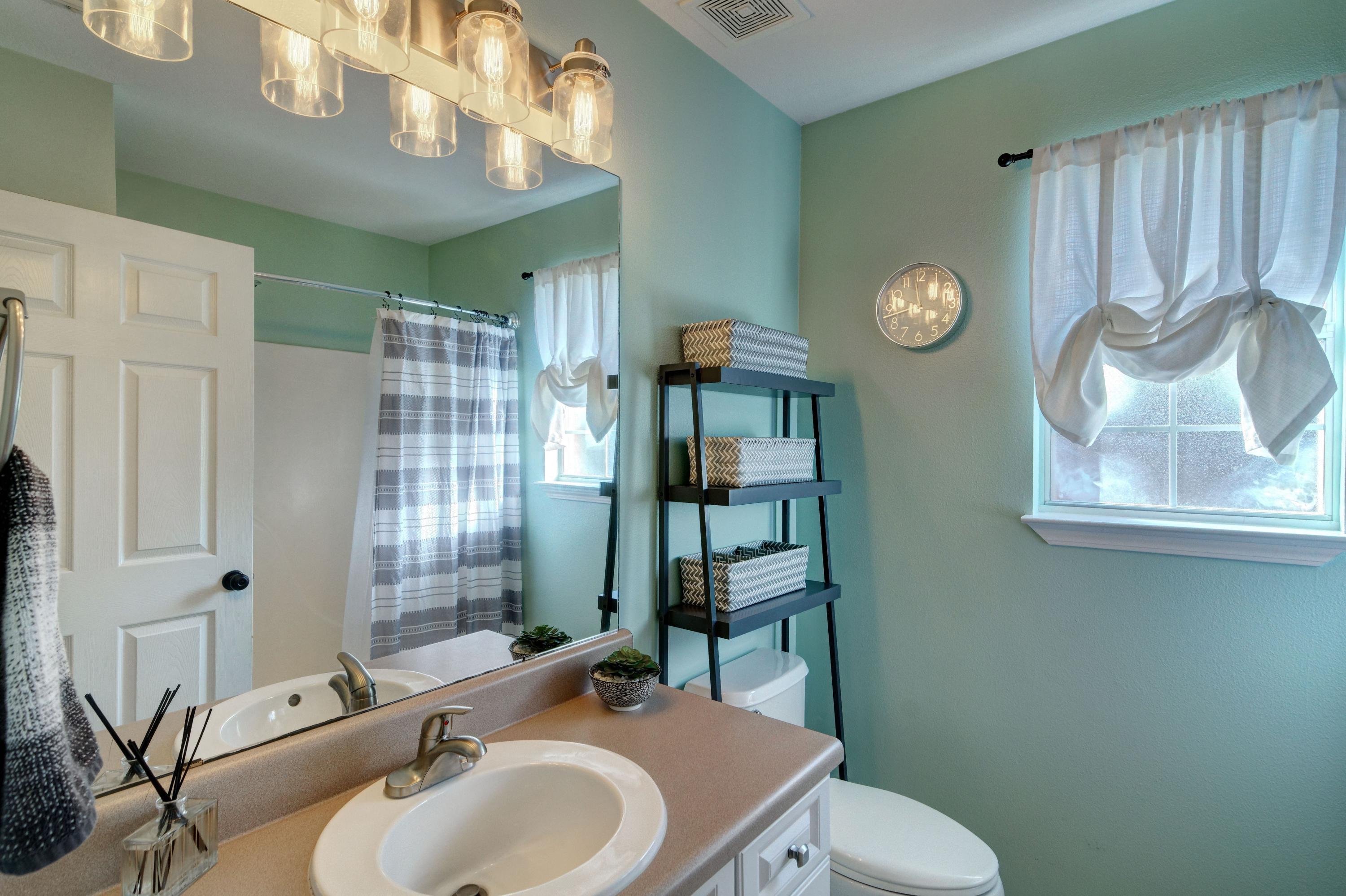 HICKORY SHORES - Residential