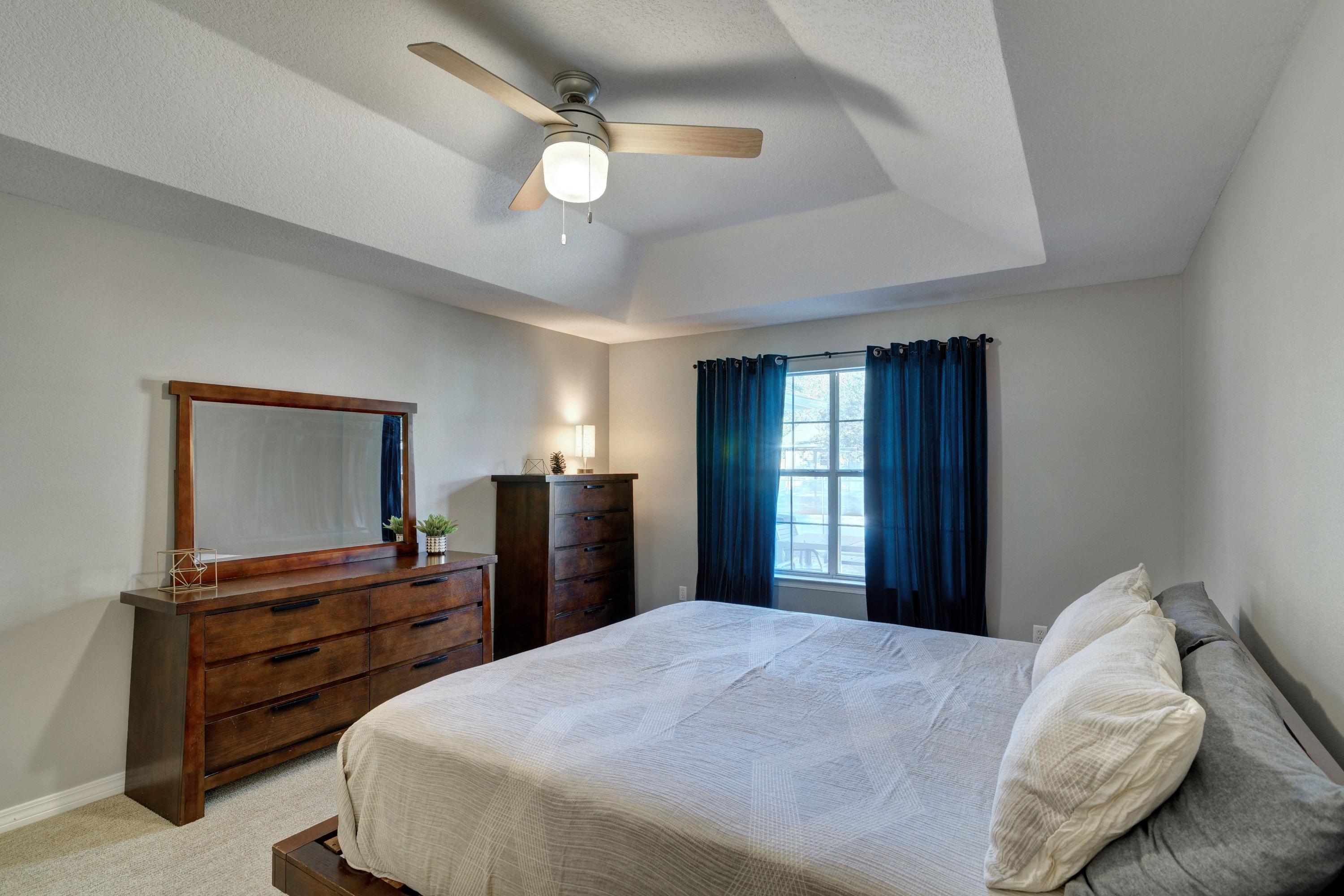 HICKORY SHORES - Residential