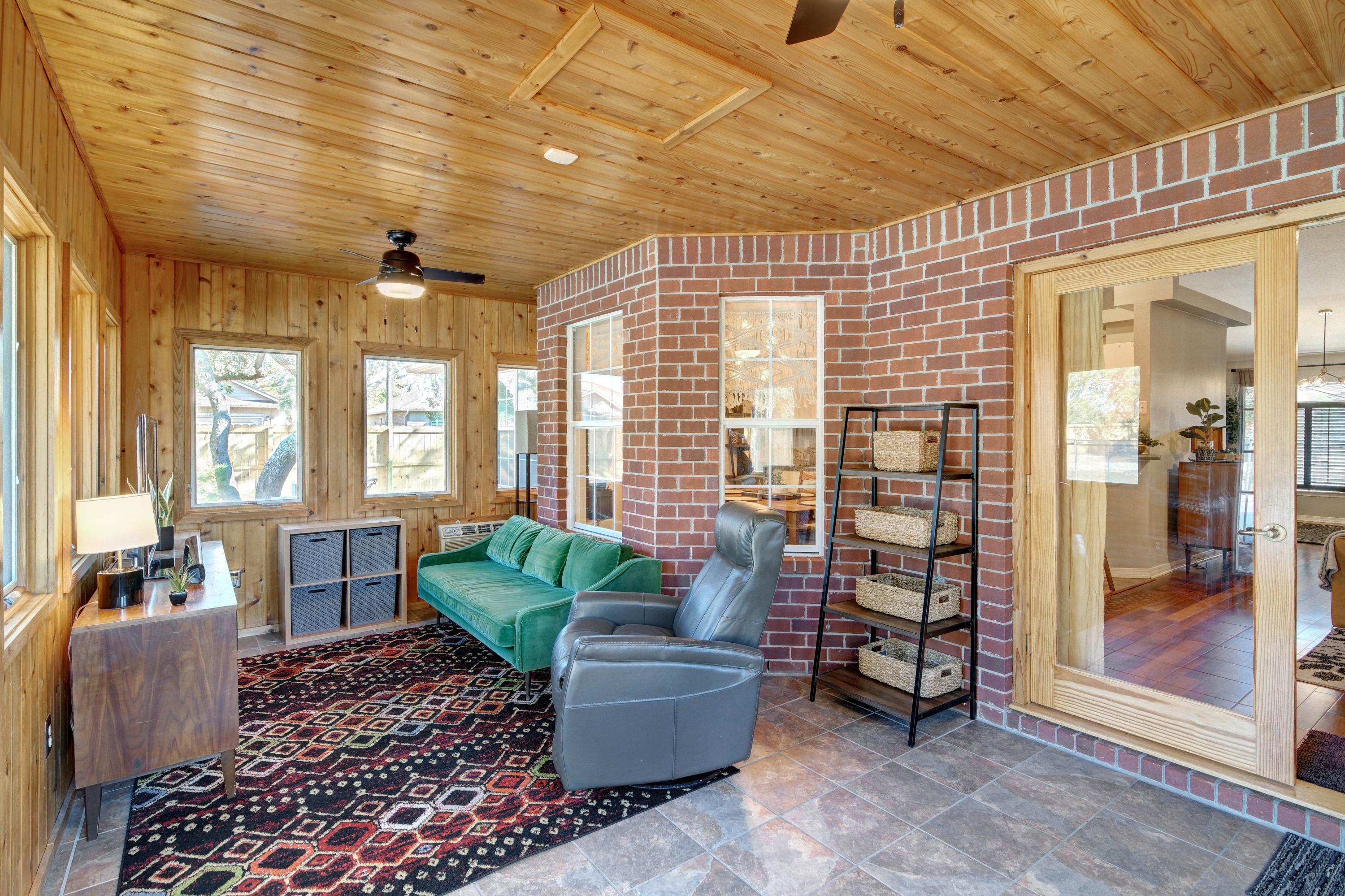 HICKORY SHORES - Residential