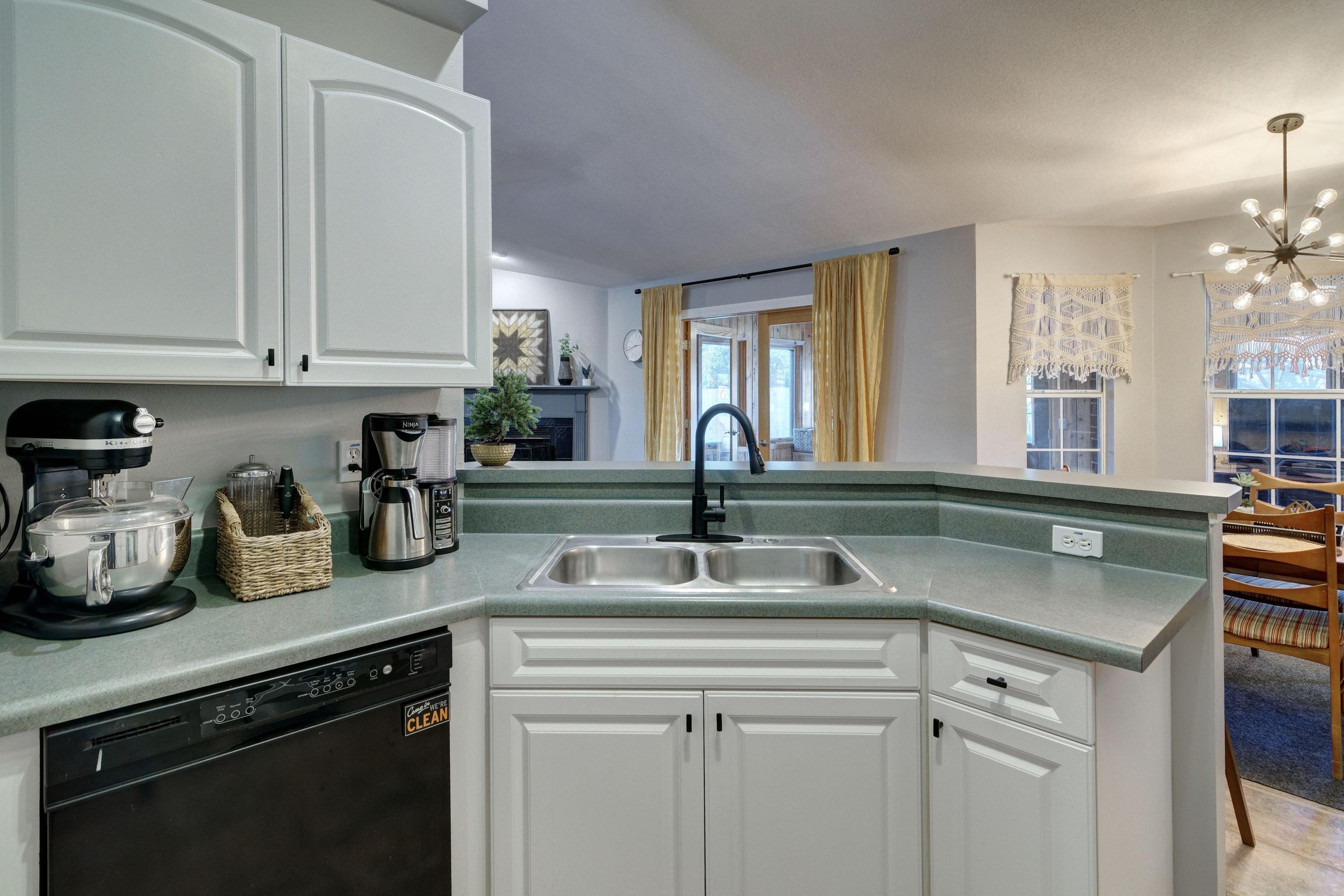 HICKORY SHORES - Residential