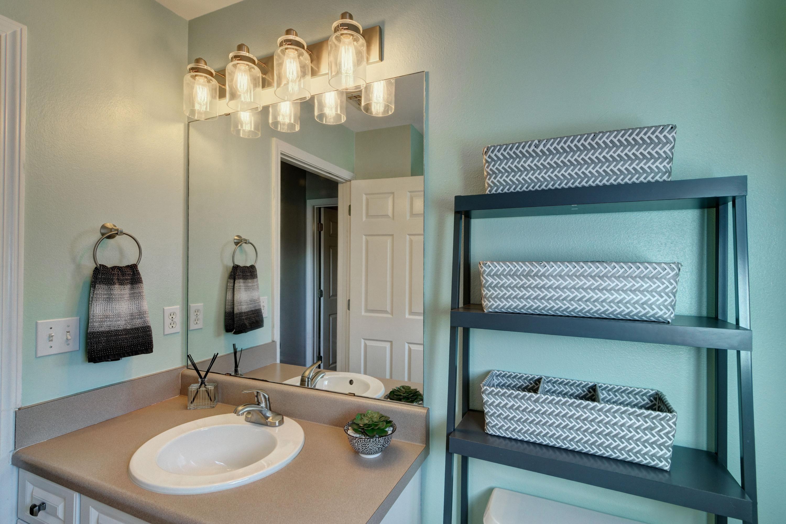 HICKORY SHORES - Residential