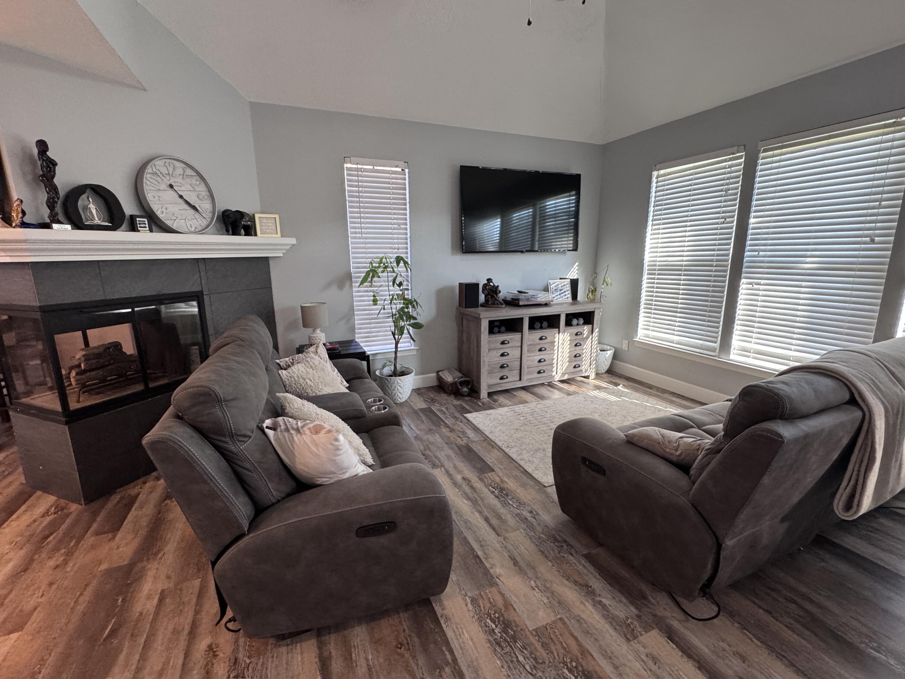 PARKWOOD PLACE AT BLUEWATER BAY - Residential Lease