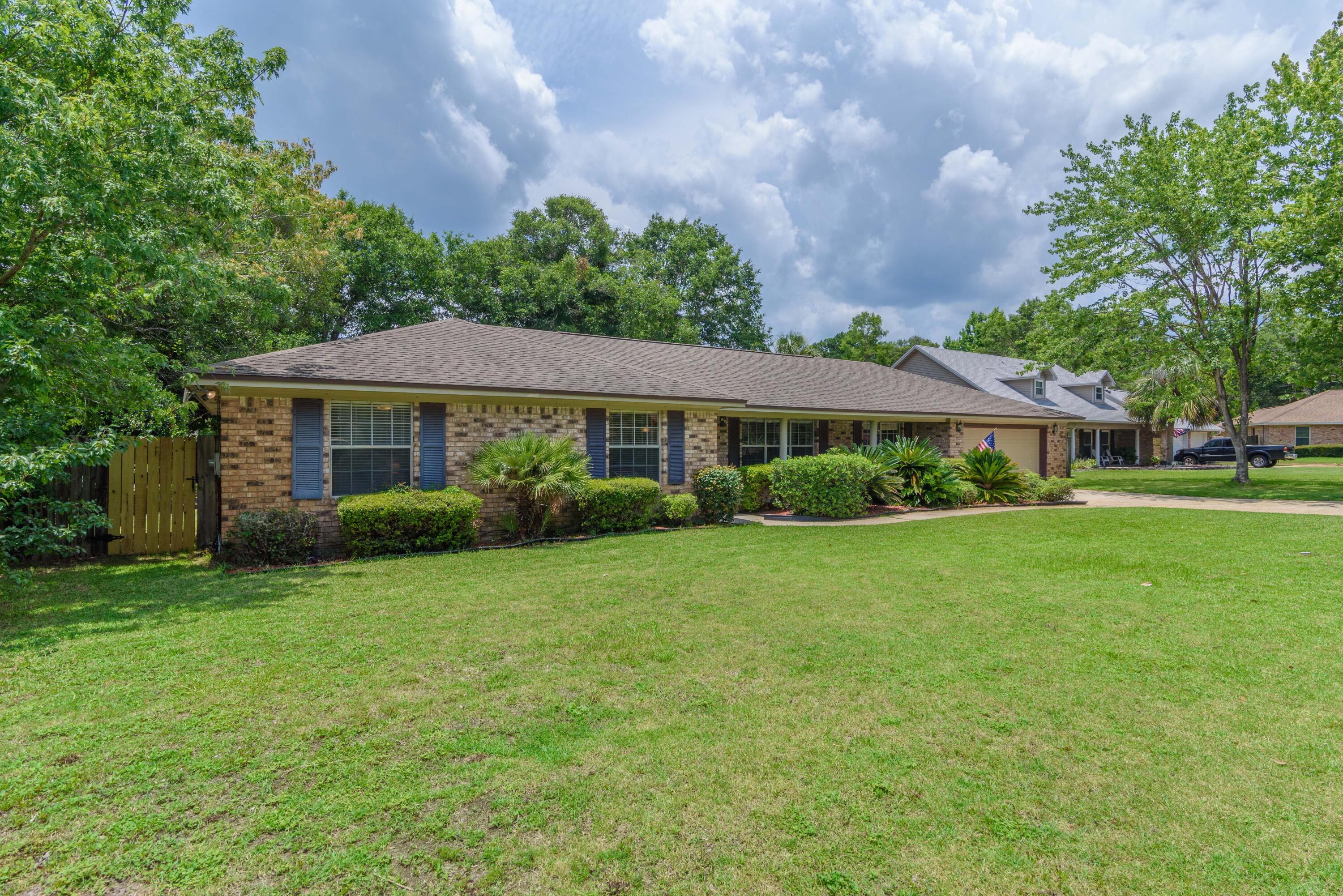 LAKE CHARLENE - Residential