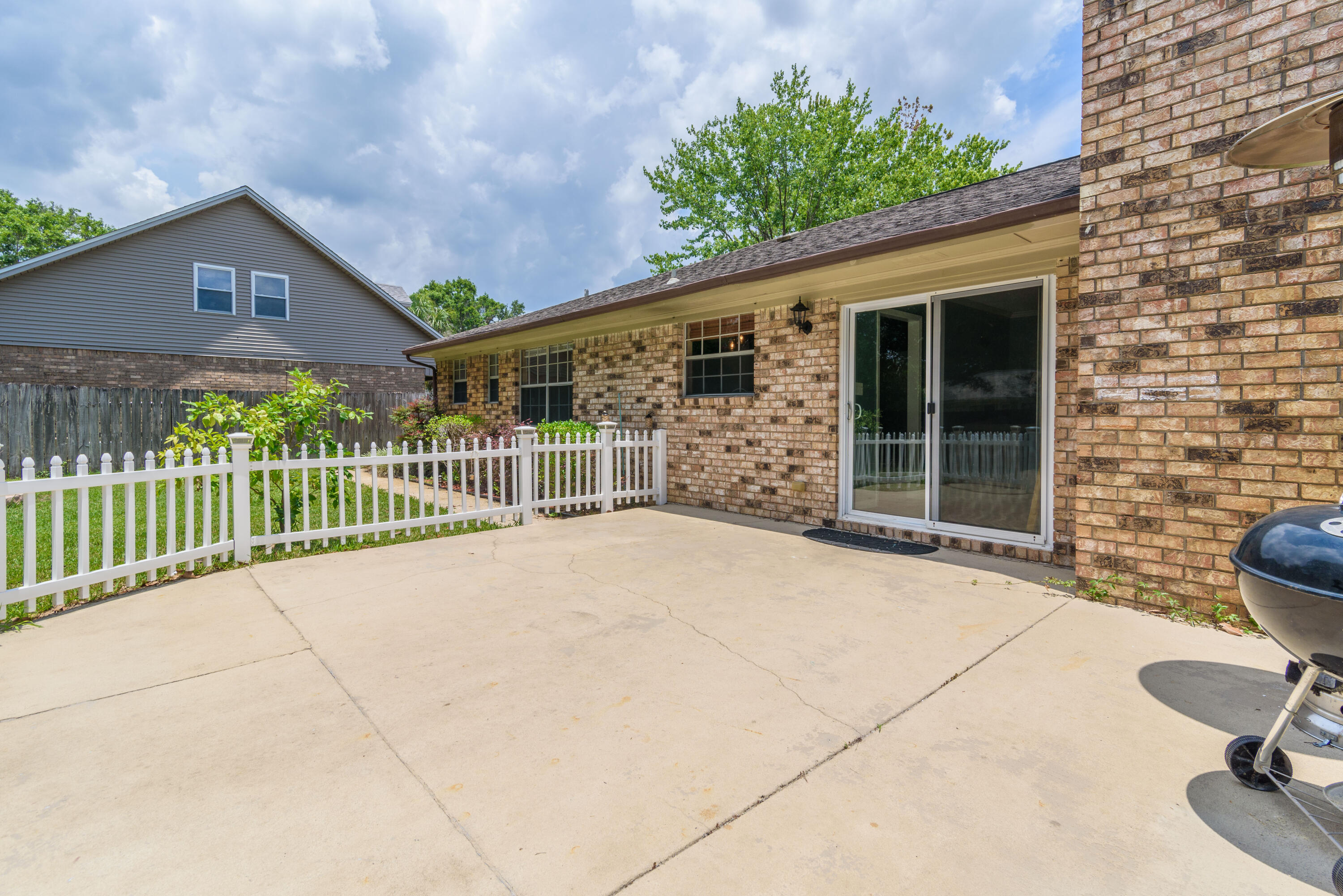 LAKE CHARLENE - Residential