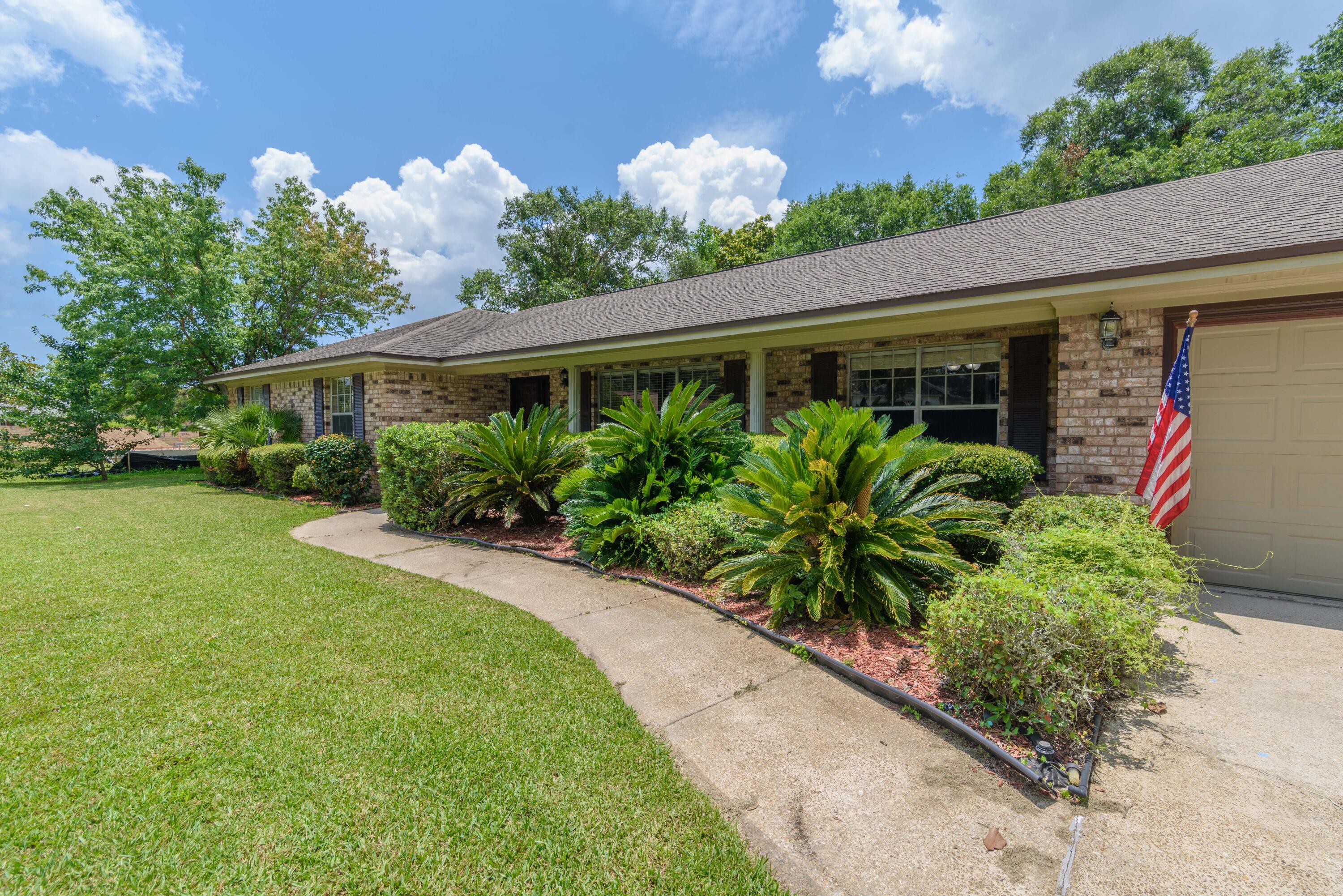 LAKE CHARLENE - Residential