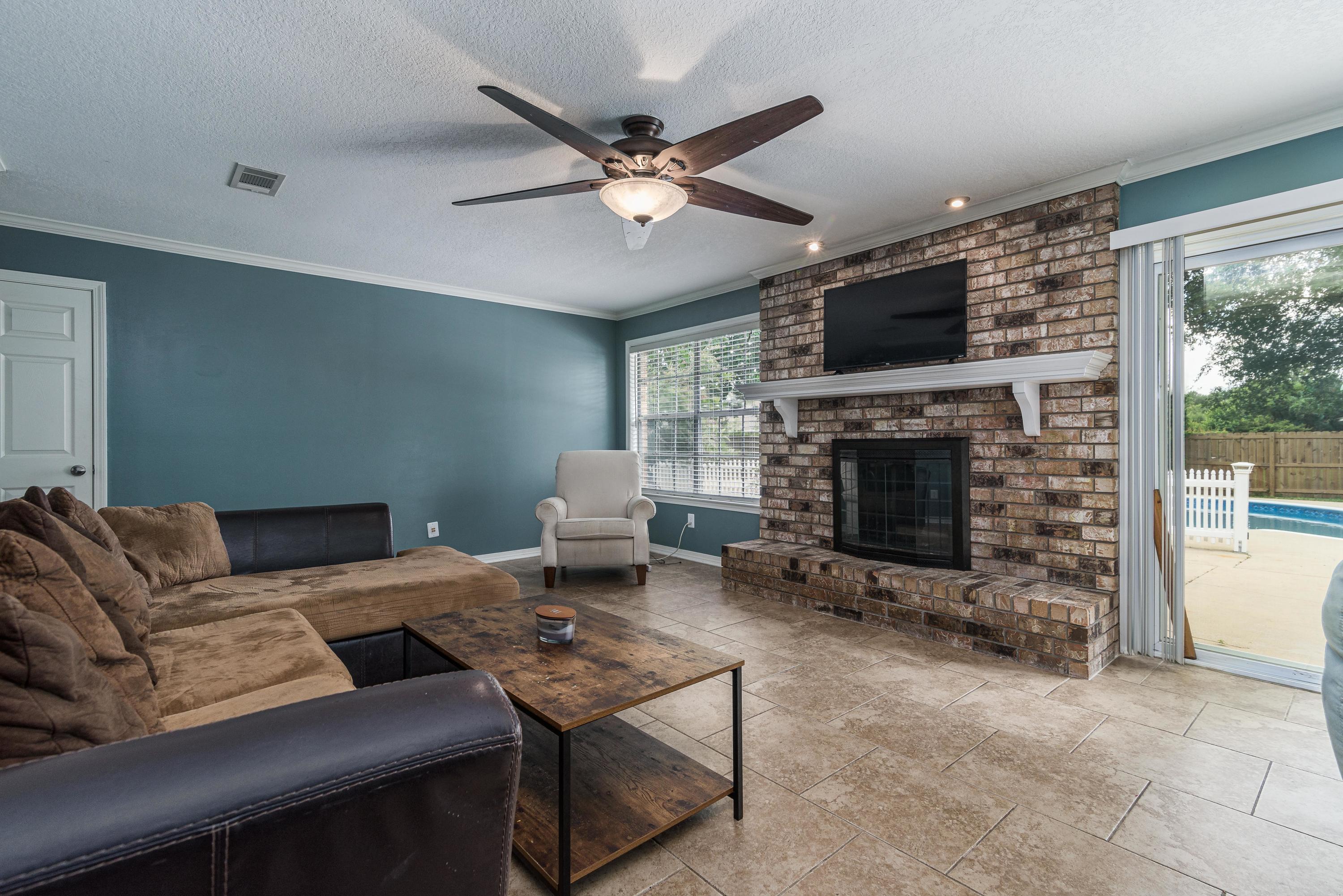 LAKE CHARLENE - Residential