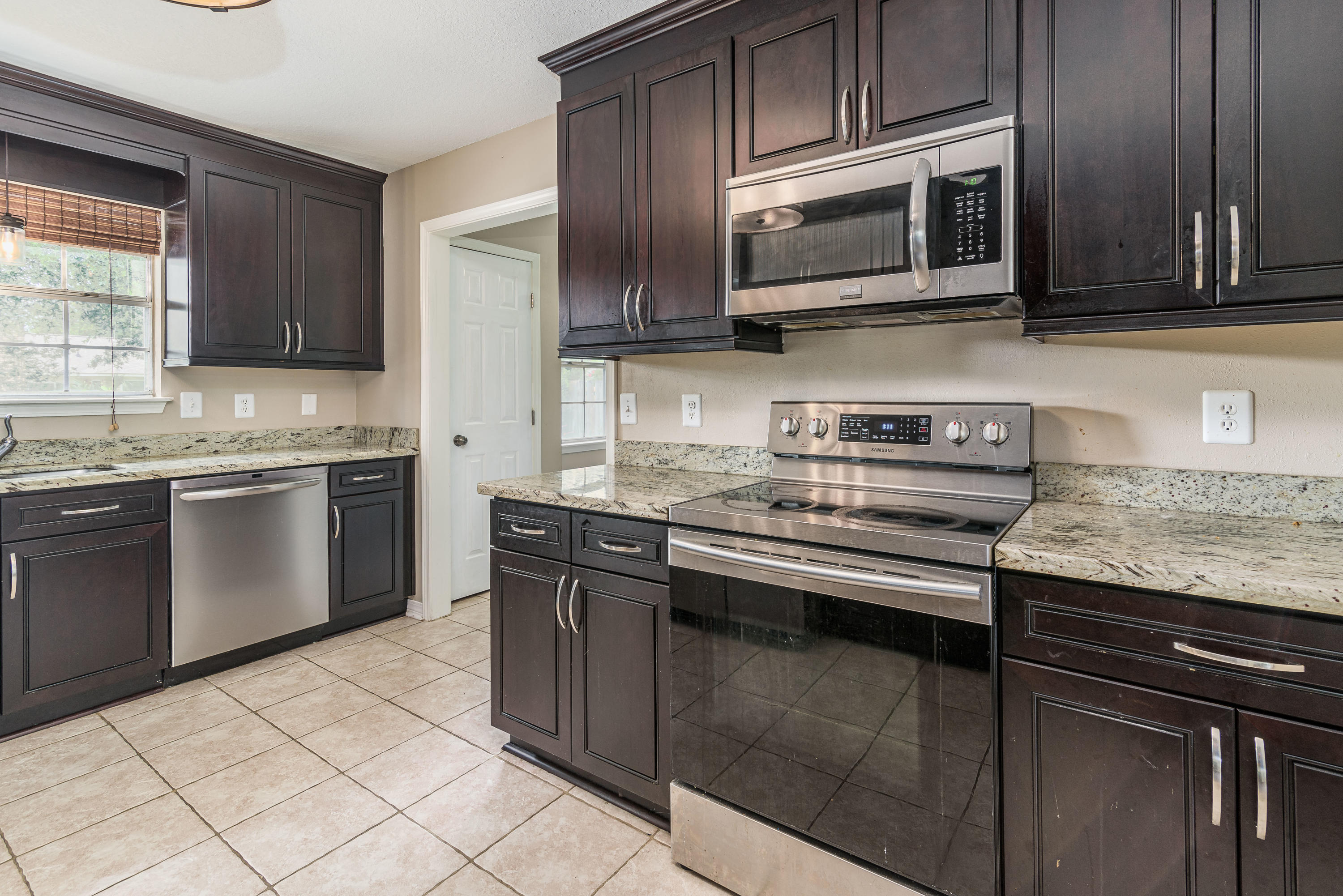 LAKE CHARLENE - Residential