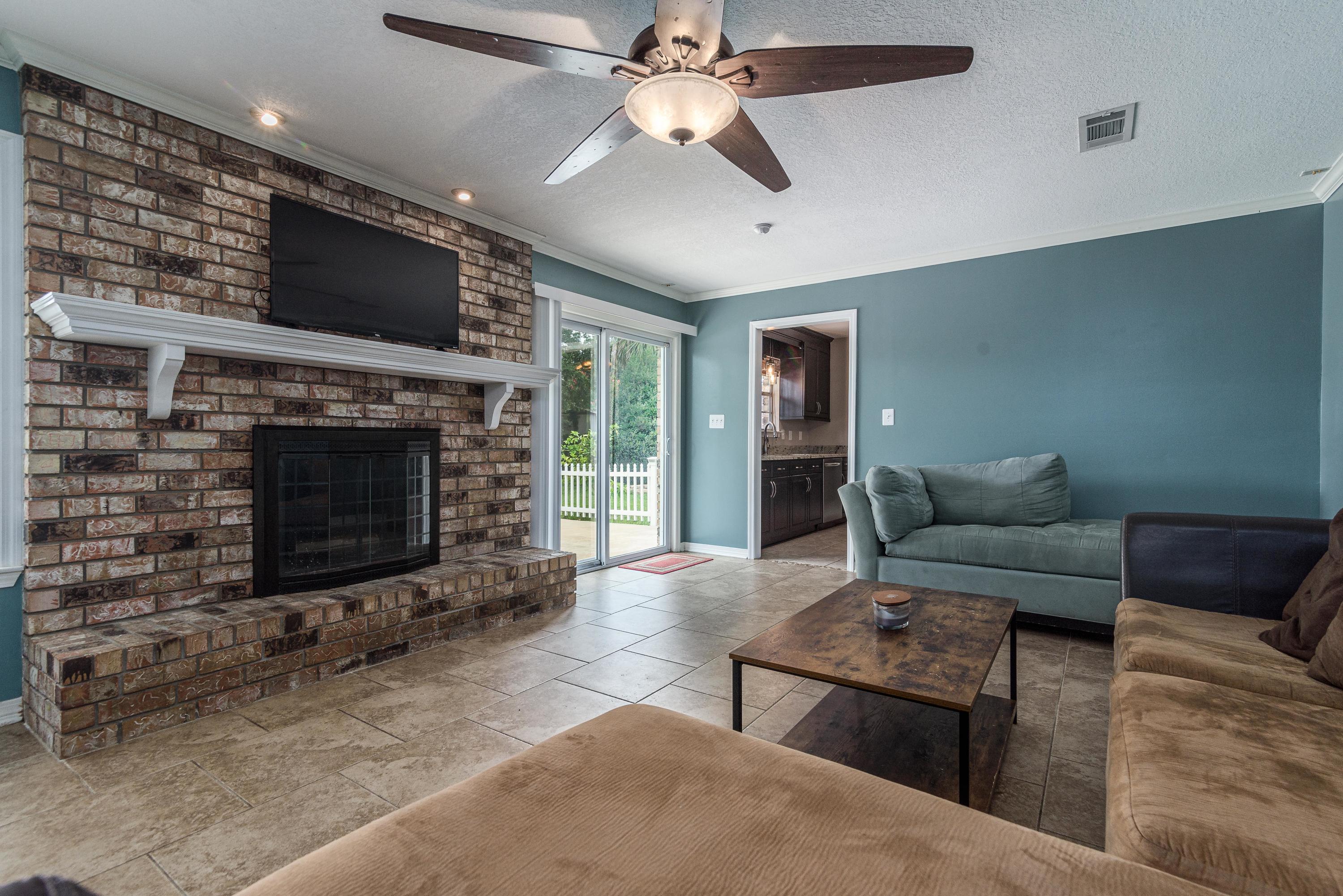 LAKE CHARLENE - Residential