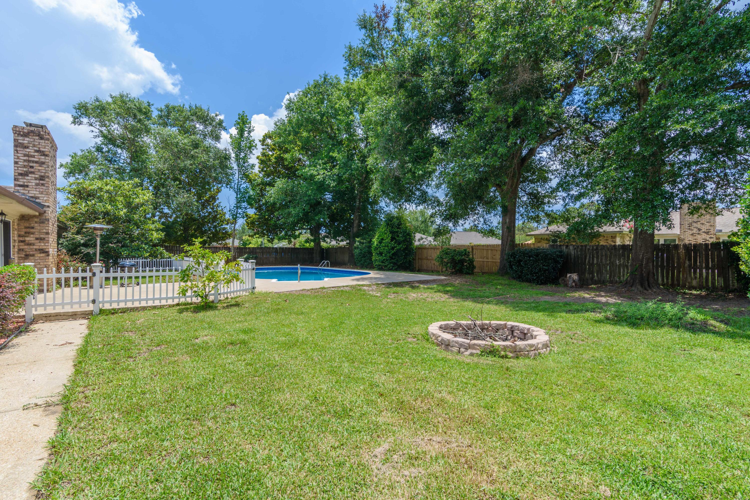 LAKE CHARLENE - Residential