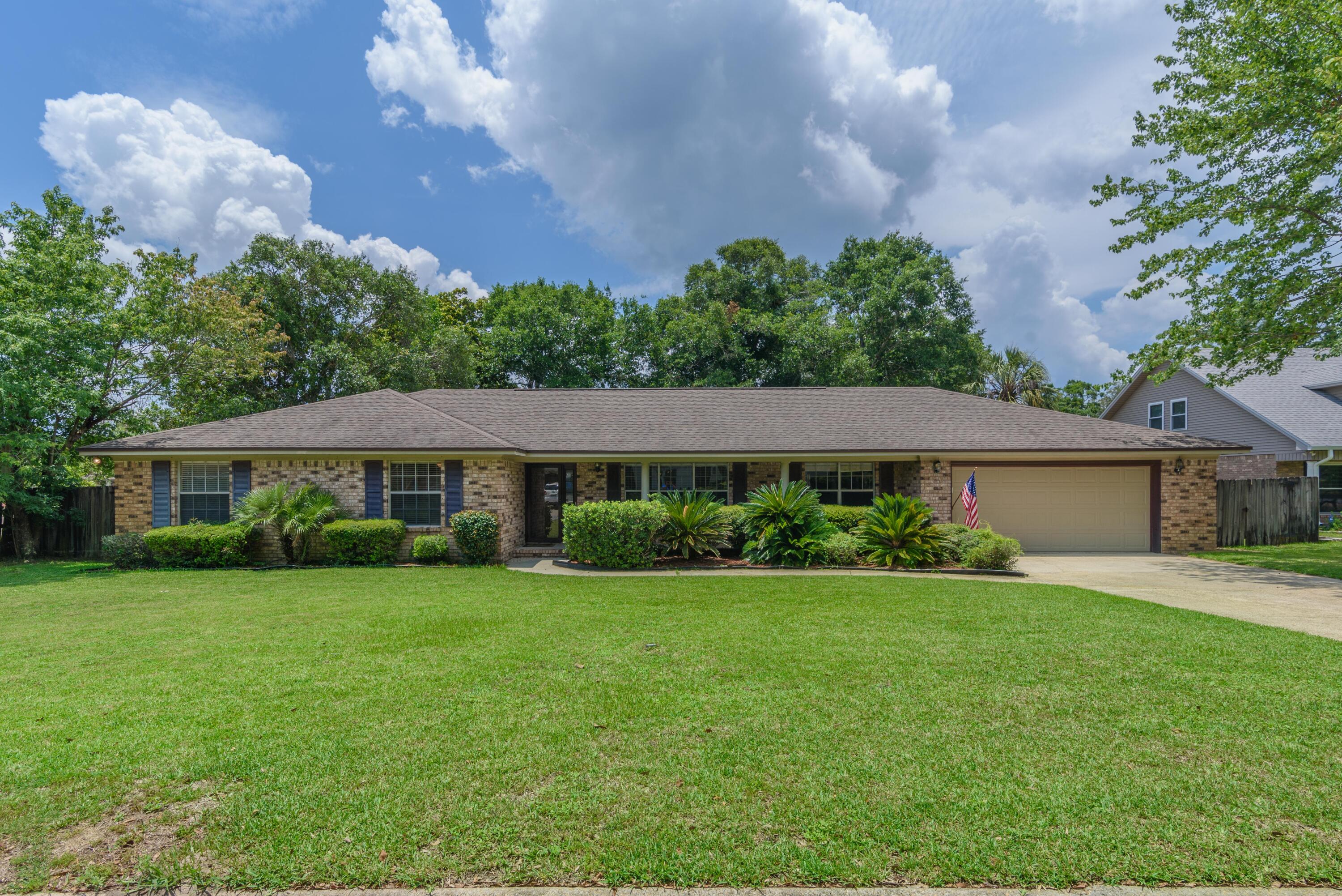 LAKE CHARLENE - Residential