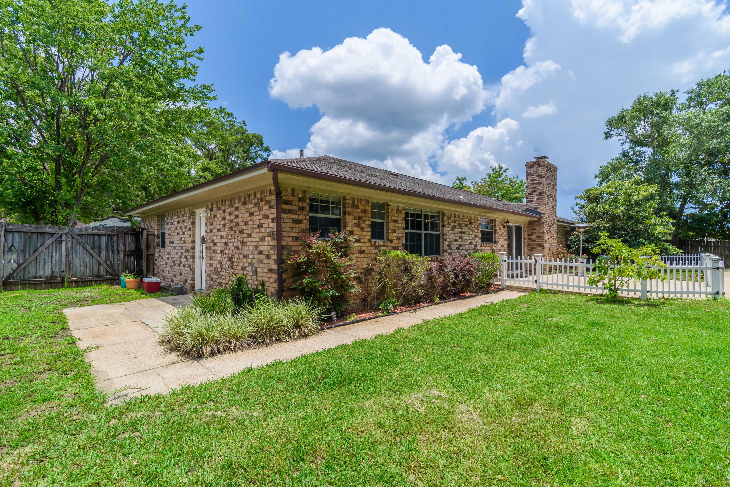 LAKE CHARLENE - Residential