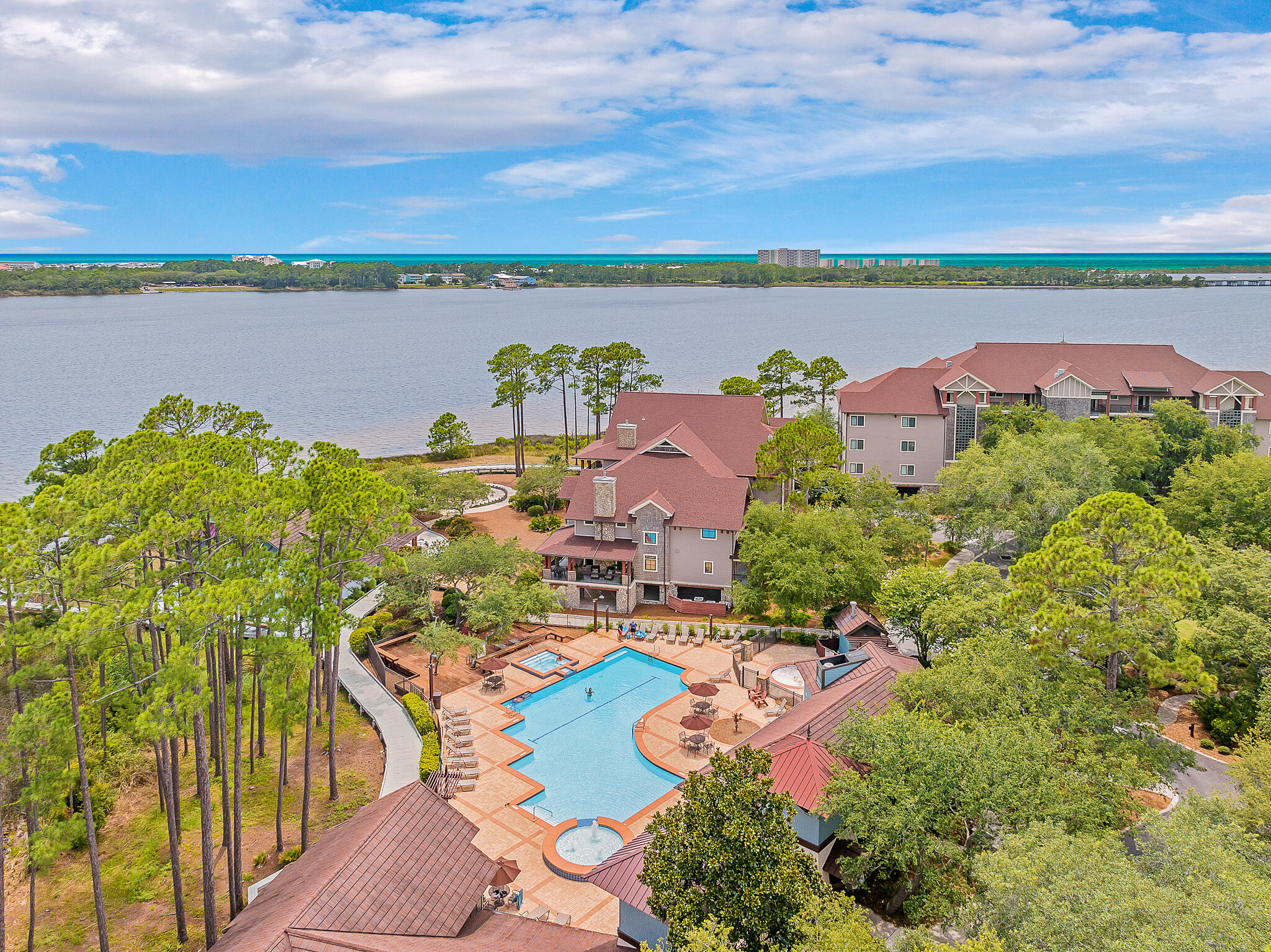 WILD HERON LAKESIDE LODGE - Residential