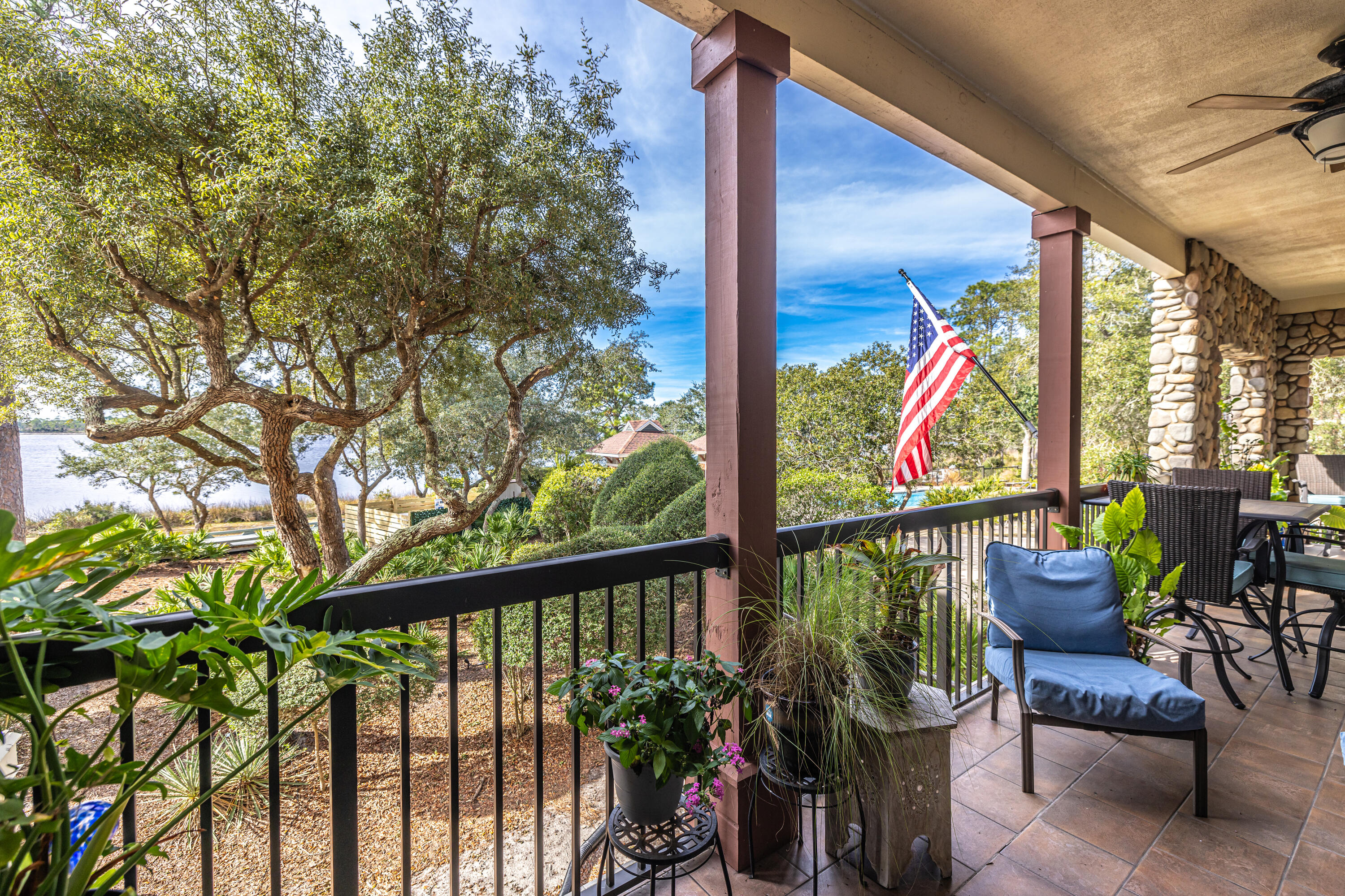 WILD HERON LAKESIDE LODGE - Residential