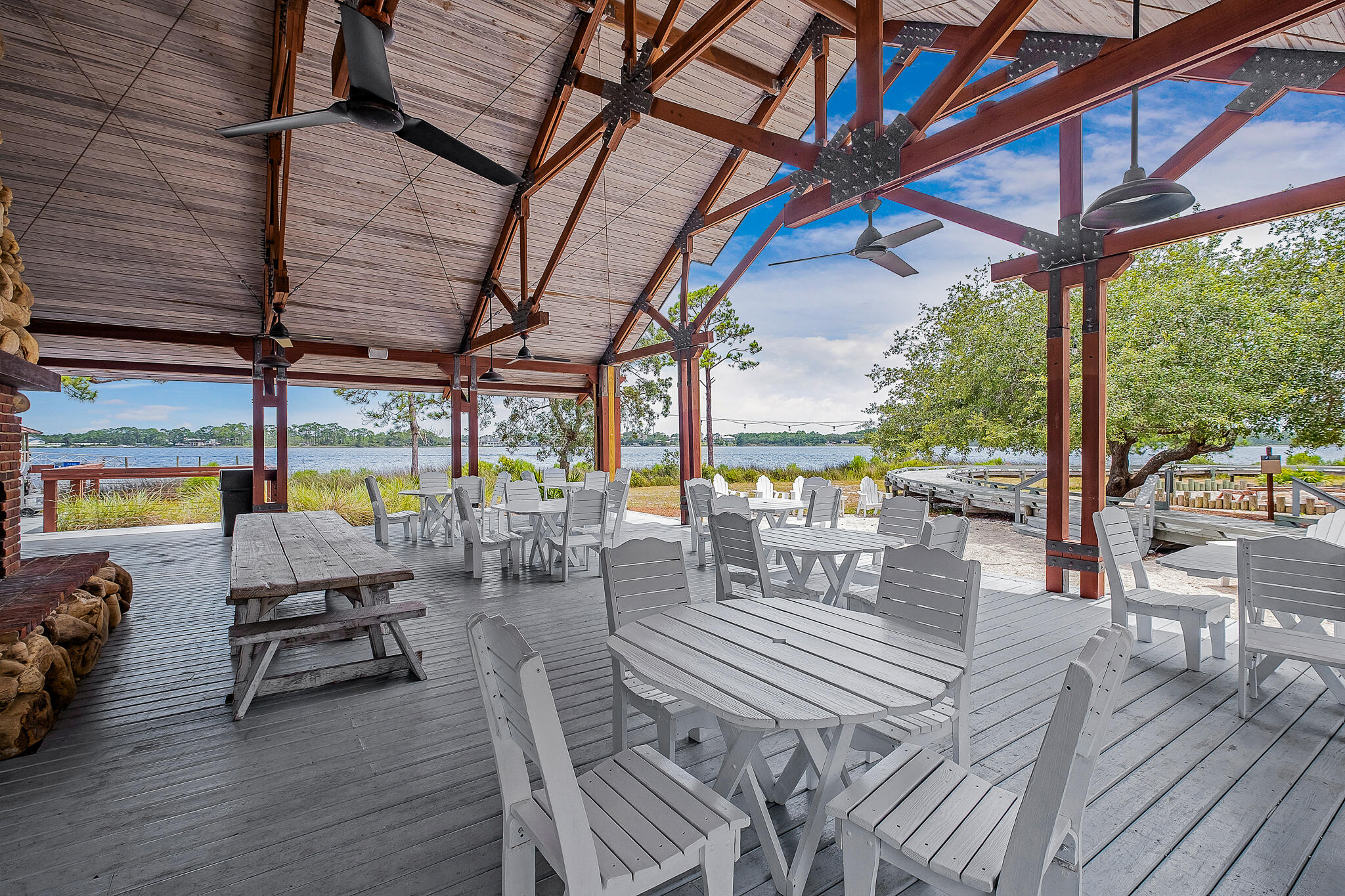 WILD HERON LAKESIDE LODGE - Residential