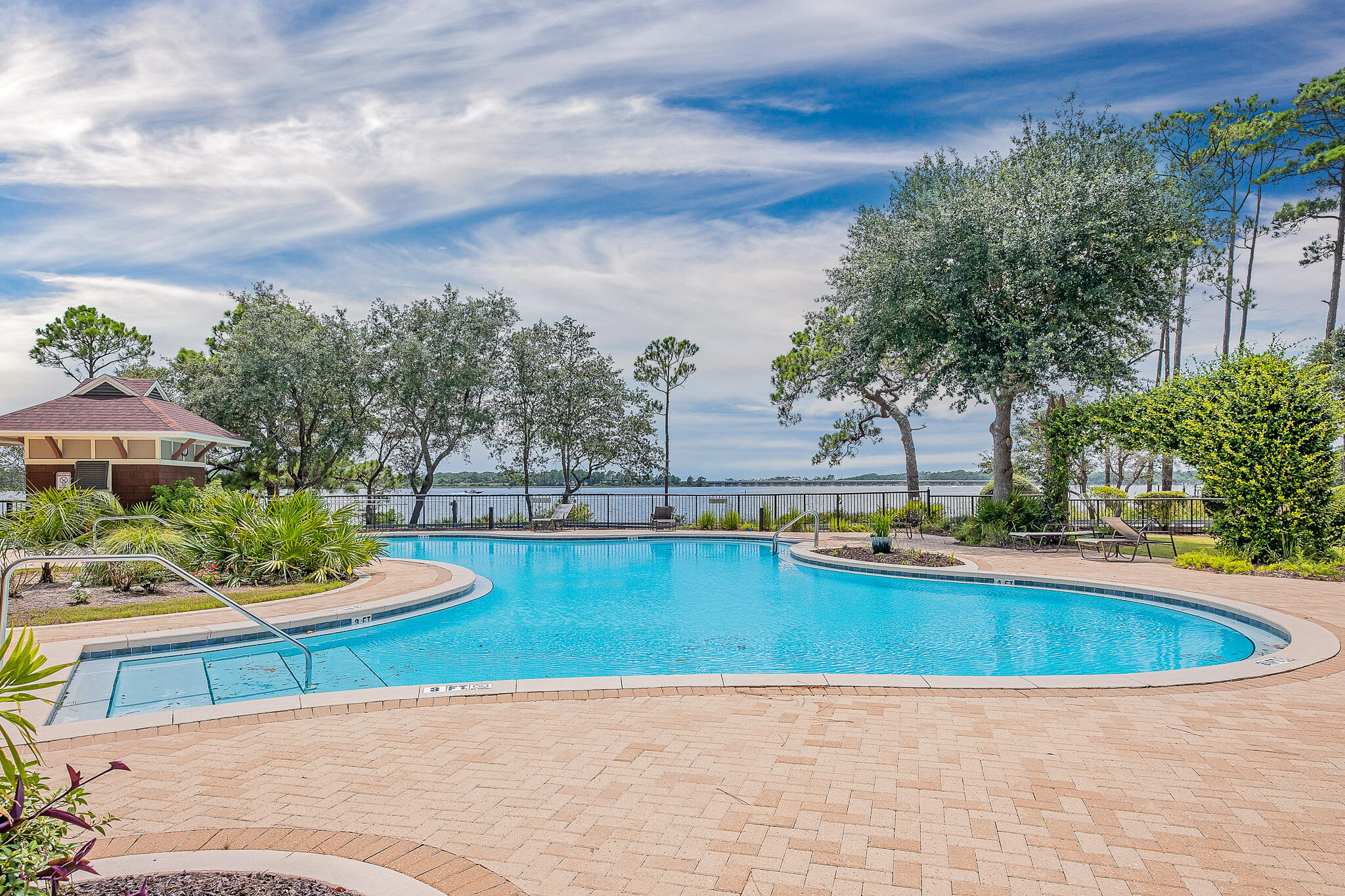 WILD HERON LAKESIDE LODGE - Residential