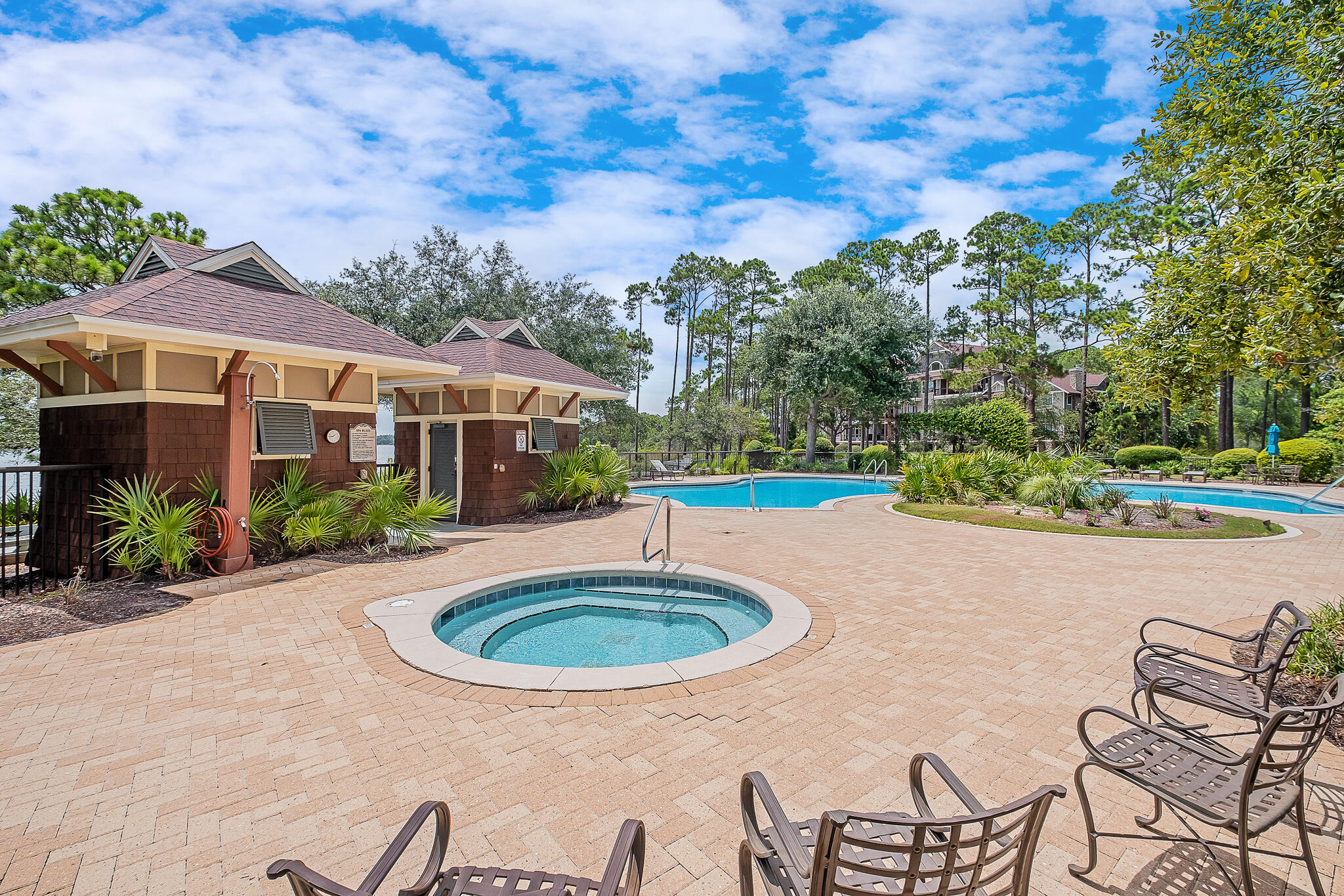 WILD HERON LAKESIDE LODGE - Residential