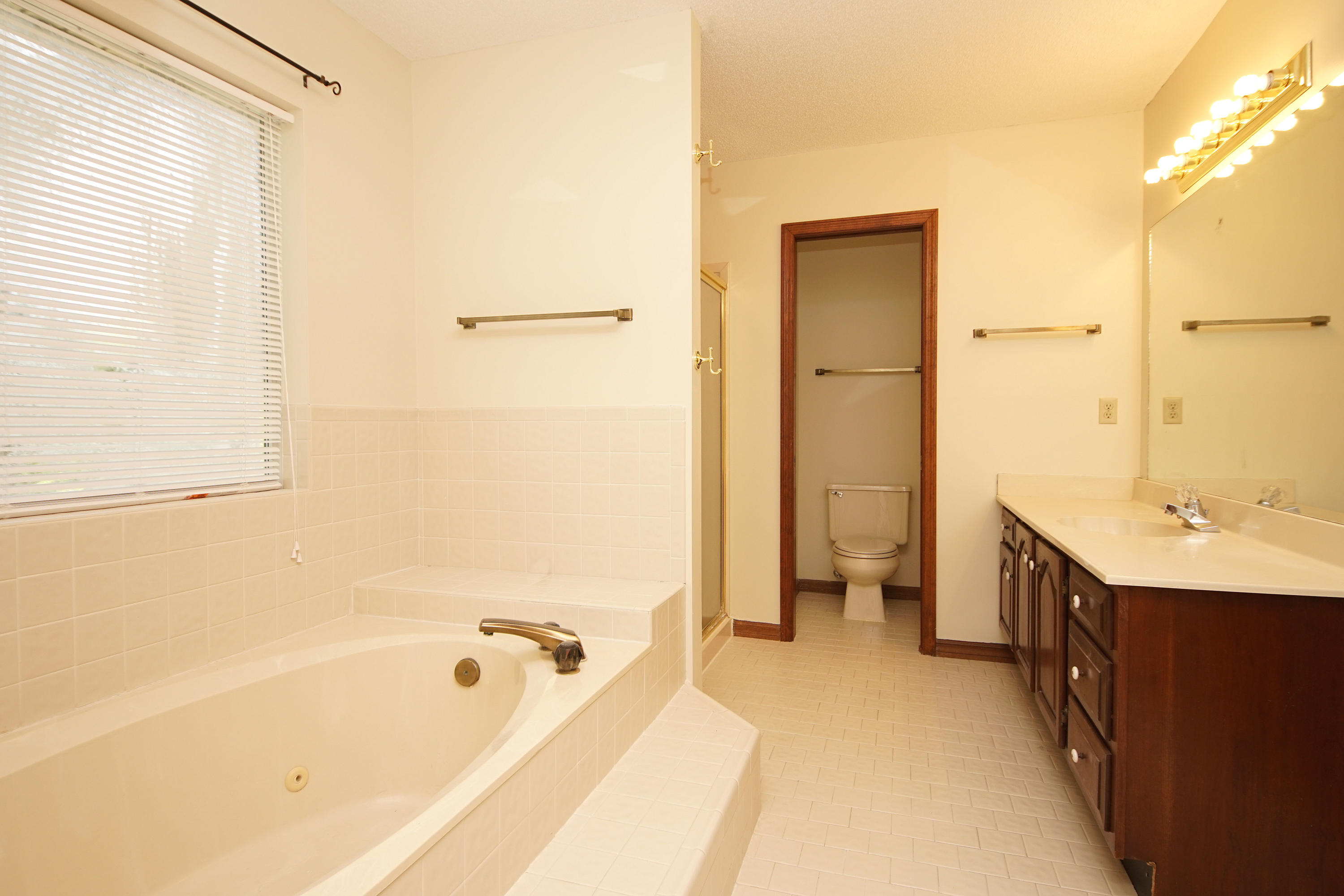 HANDS COVE - Residential