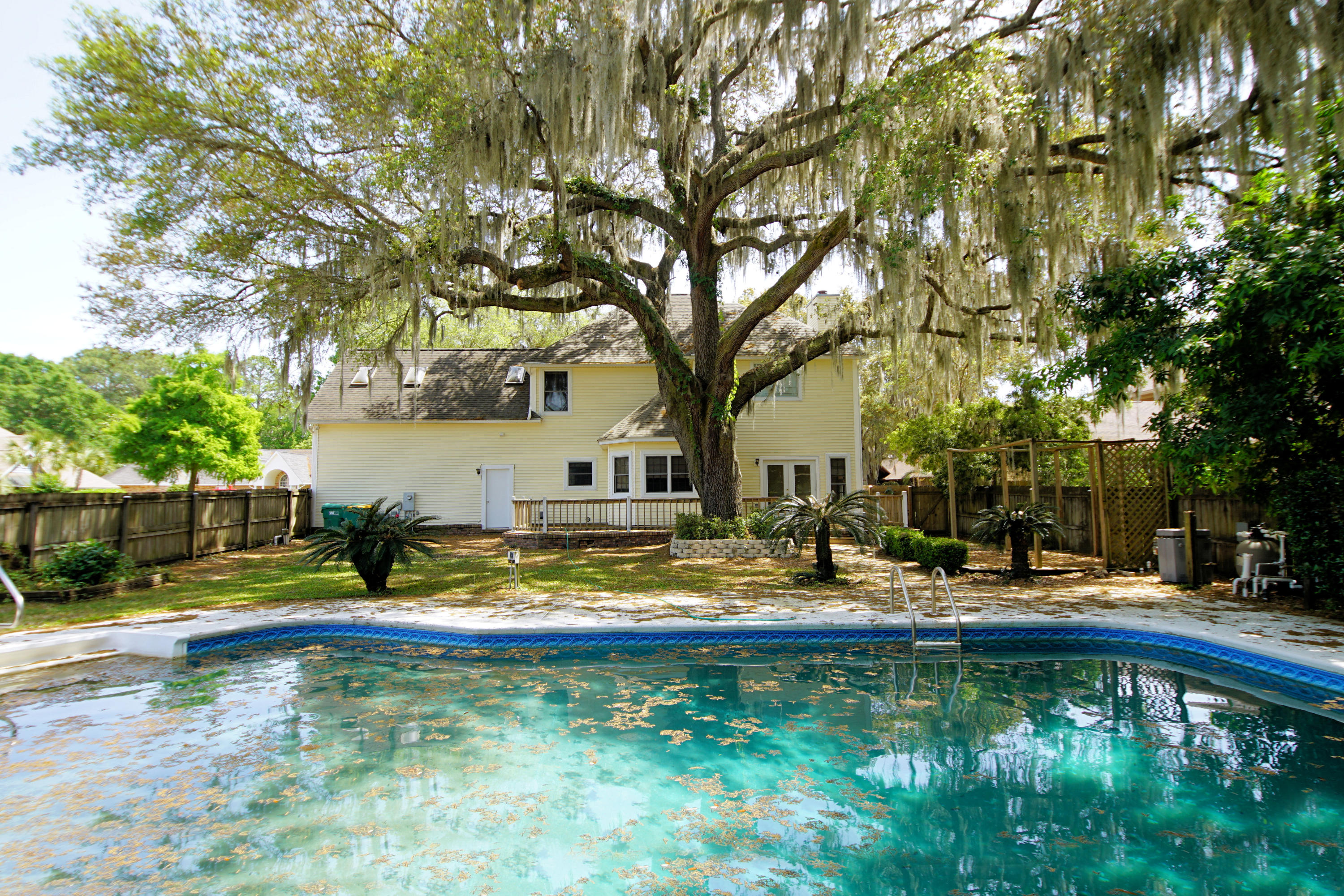 HANDS COVE - Residential