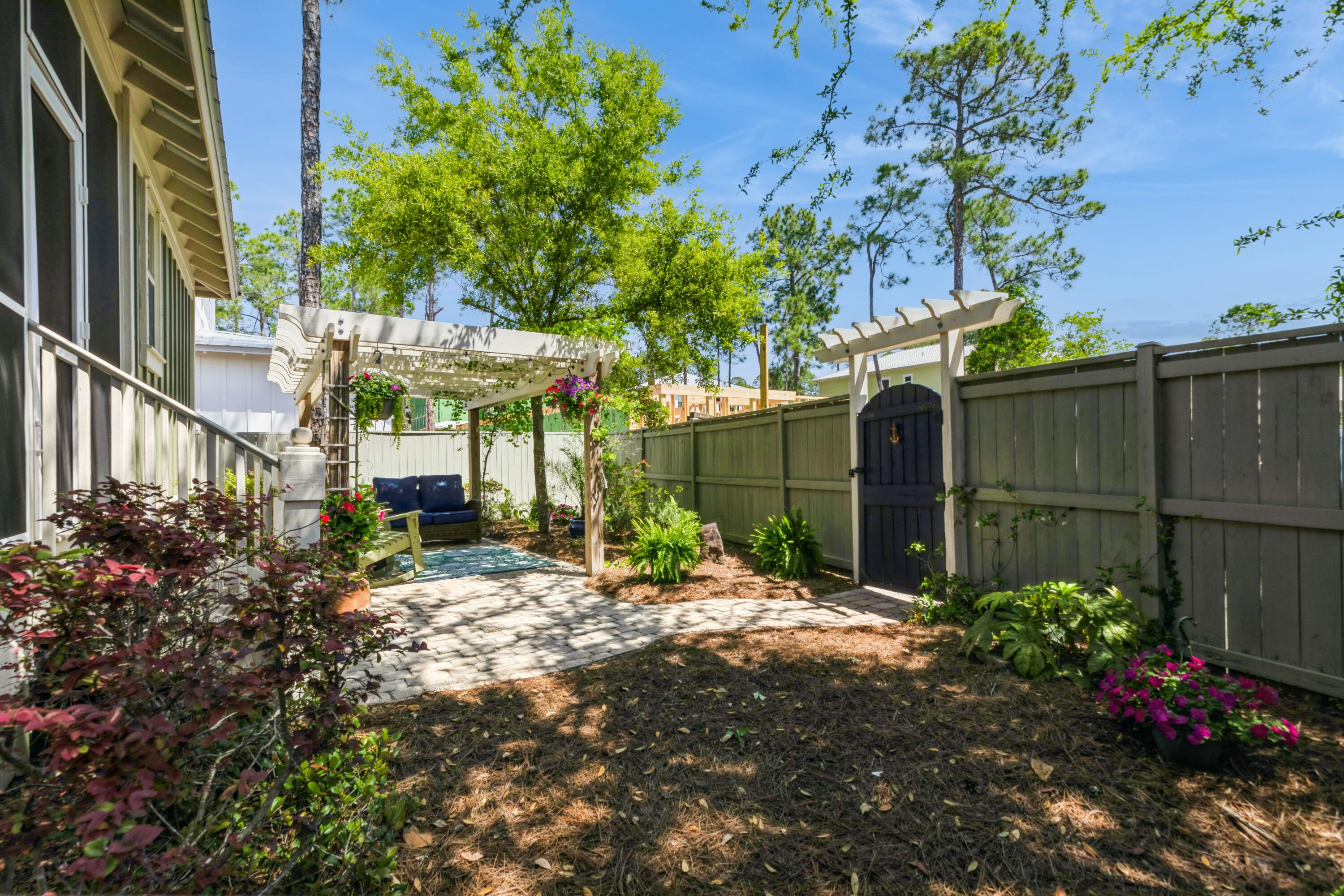 HIDDEN GROVE - Residential