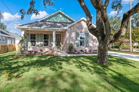 Photo of 108 Meigs Drive, Shalimar, FL 32579 (MLS # 990817)