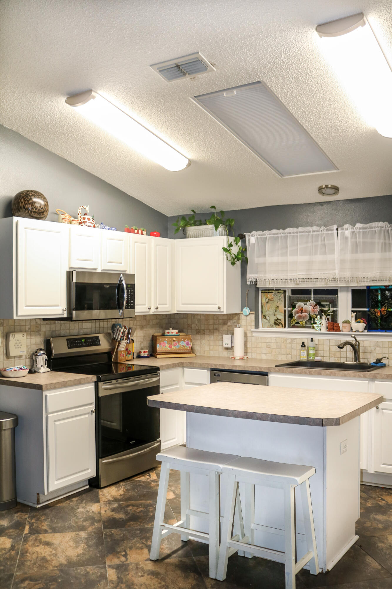 NORTHVIEW ESTATES 7TH ADDN - Residential