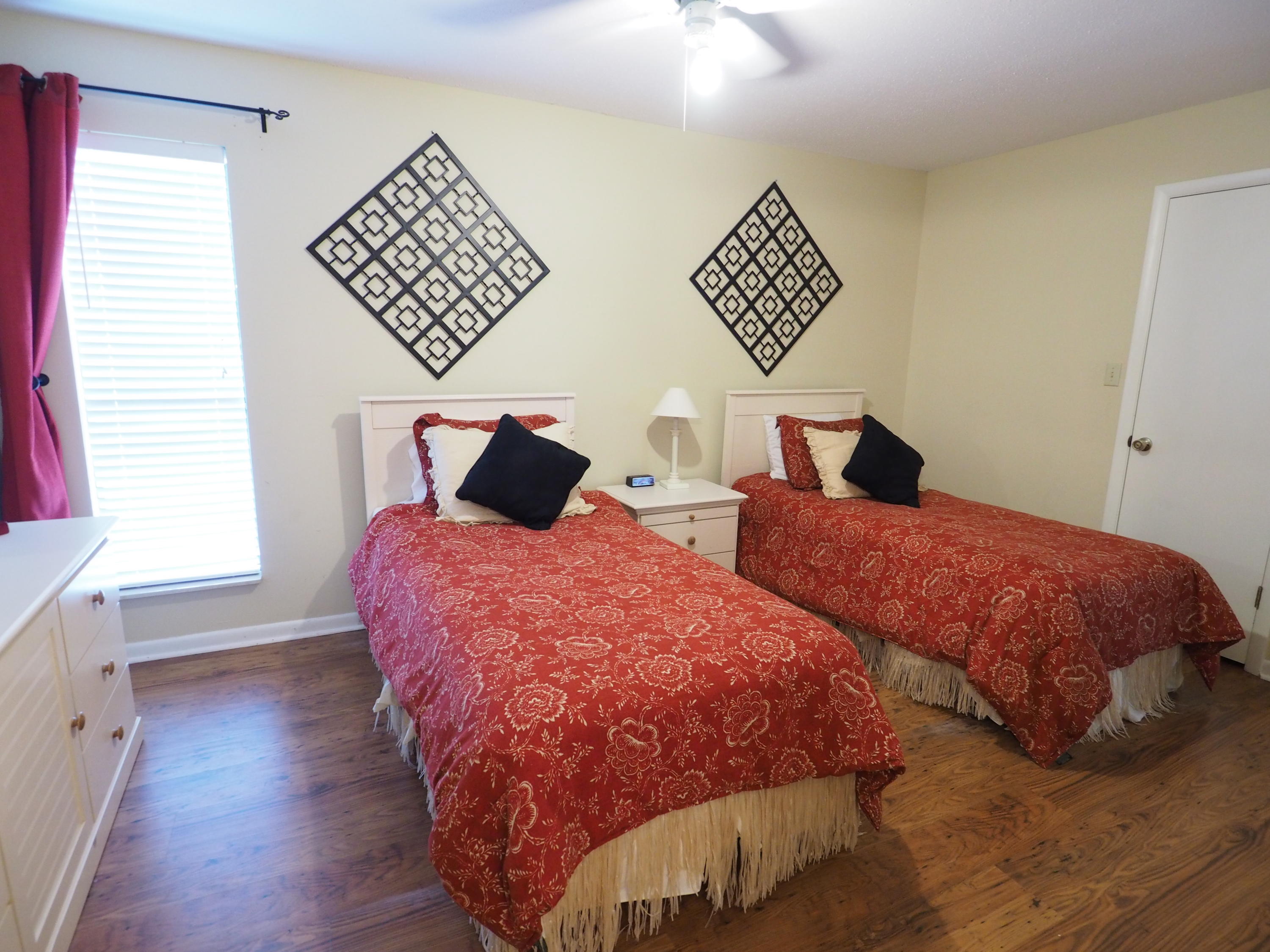 LINKSIDE VILLAGE UNIT 1 - Residential