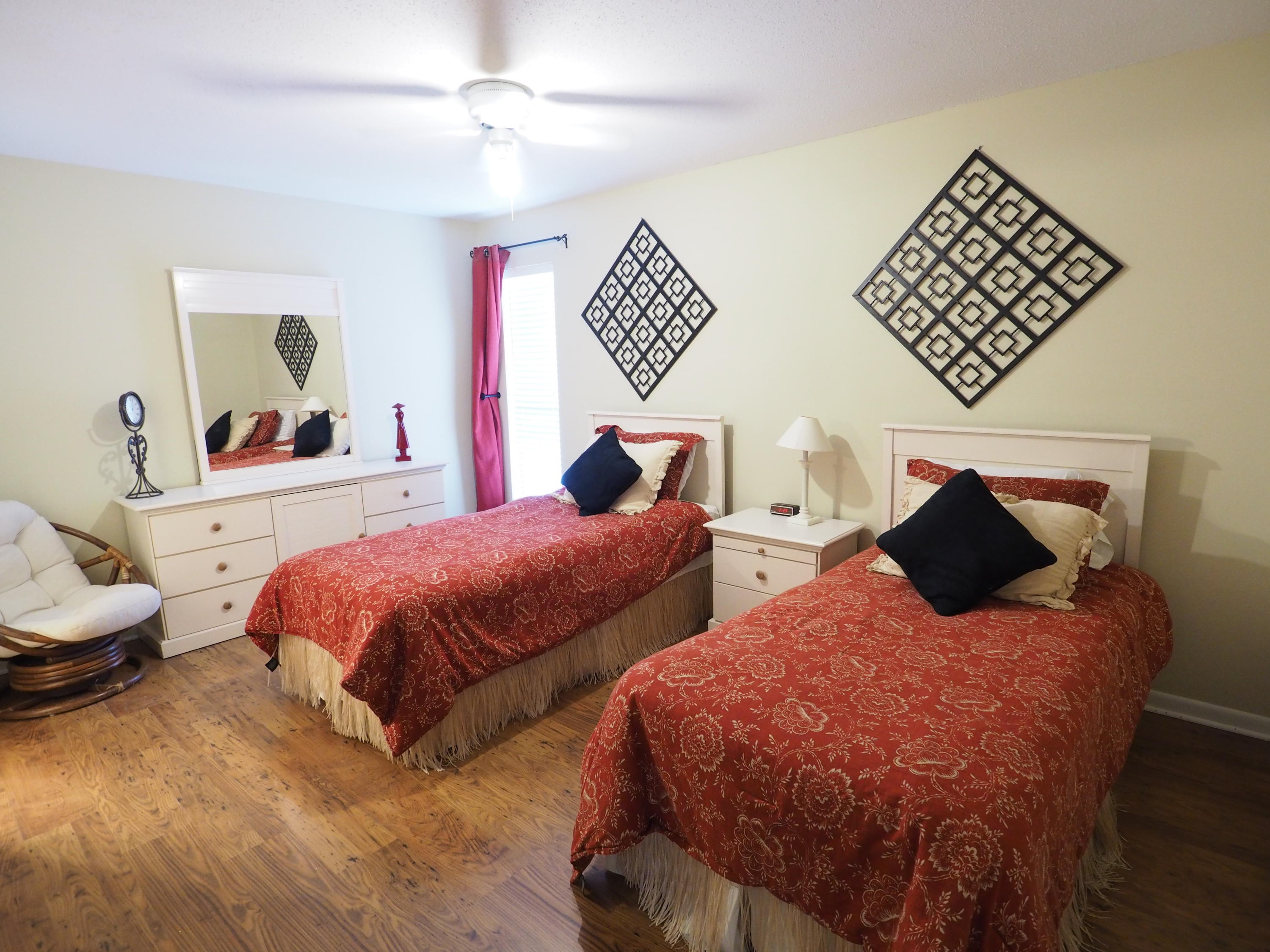 LINKSIDE VILLAGE UNIT 1 - Residential