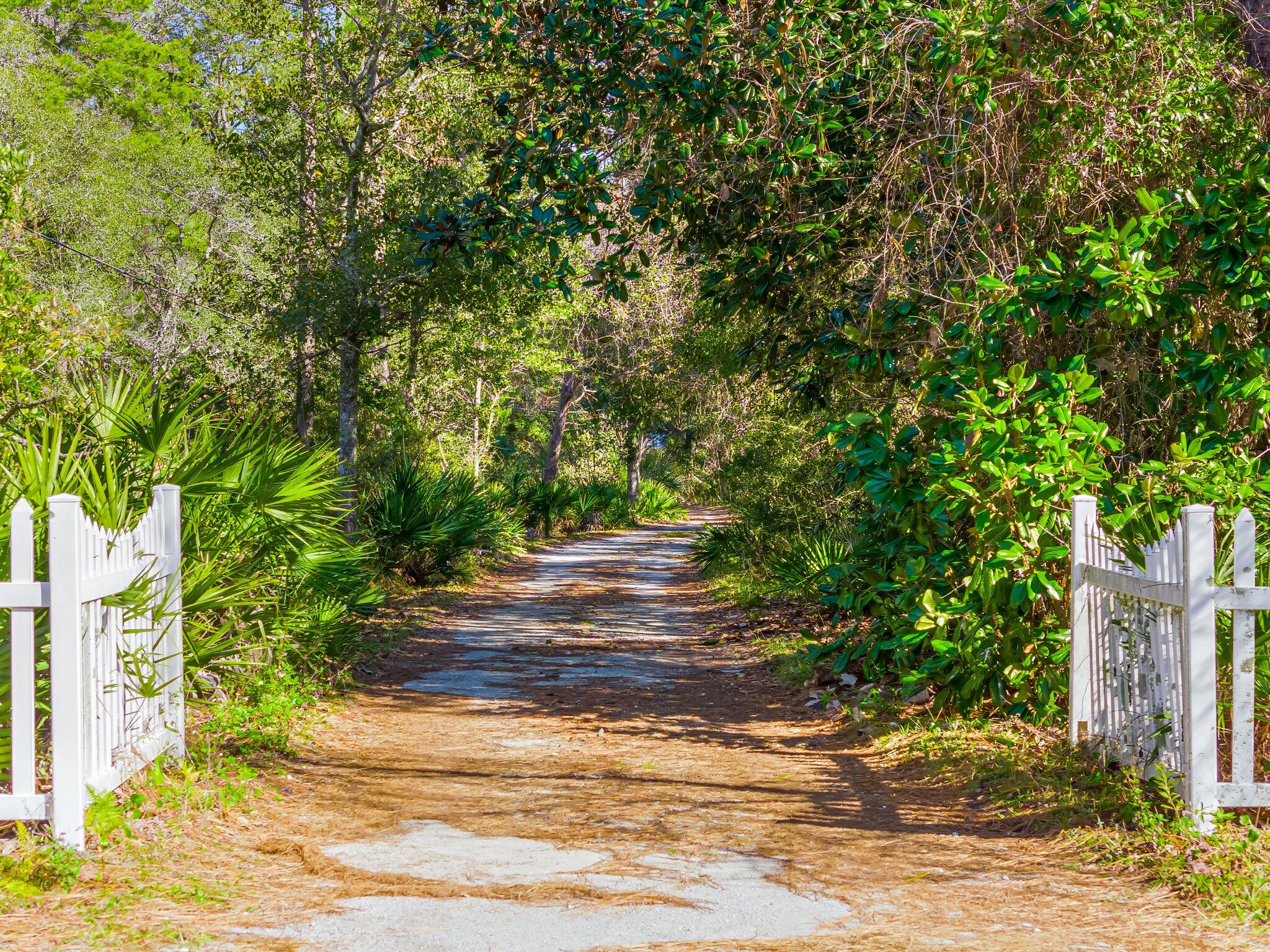 WOODLAND BAYOU ESTATES - Land